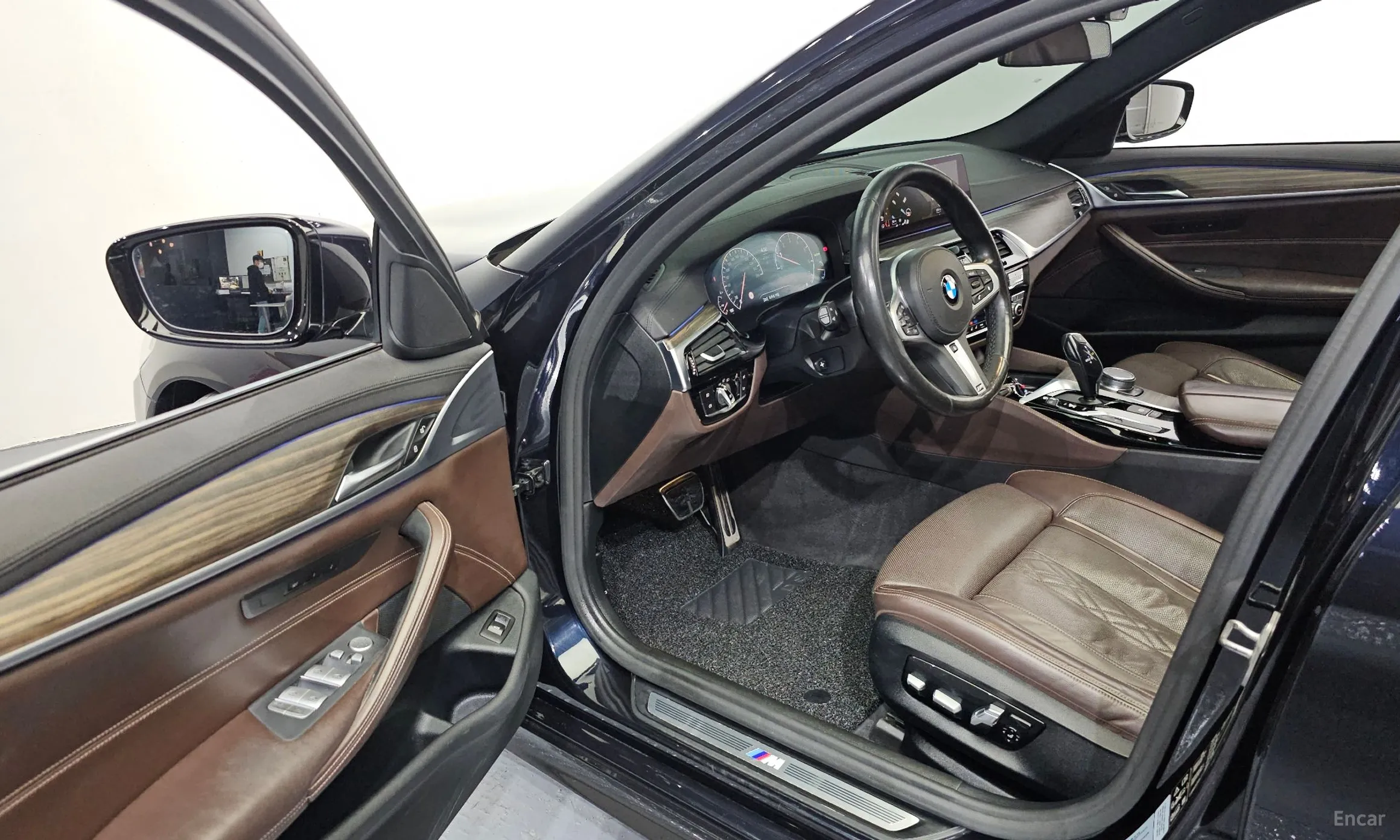 BMW 5 Series (G30) превью 10