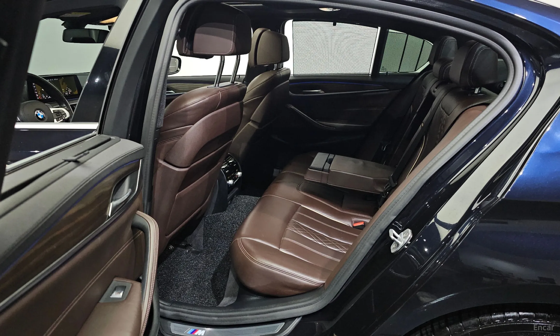 BMW 5 Series (G30) превью 11