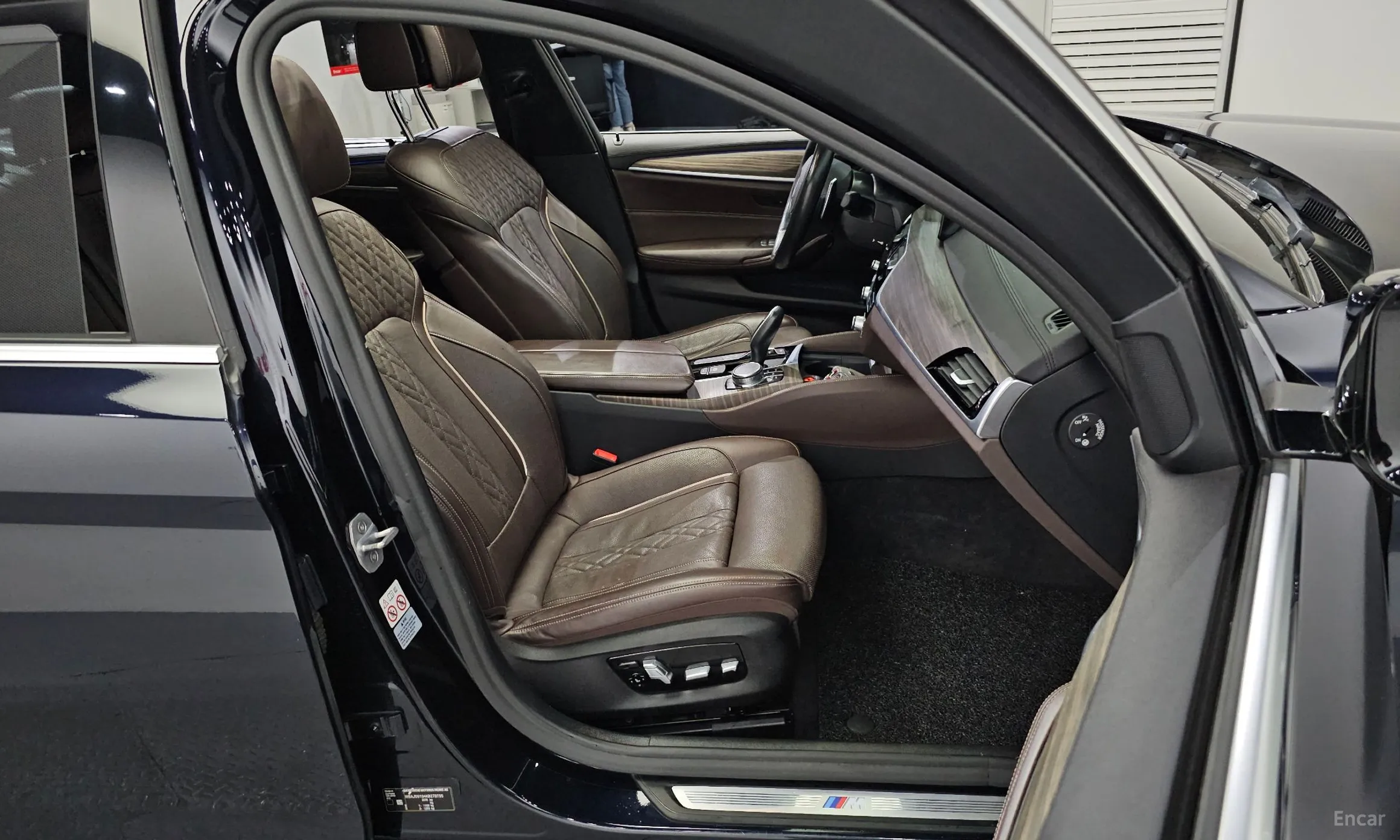 BMW 5 Series (G30) превью 12