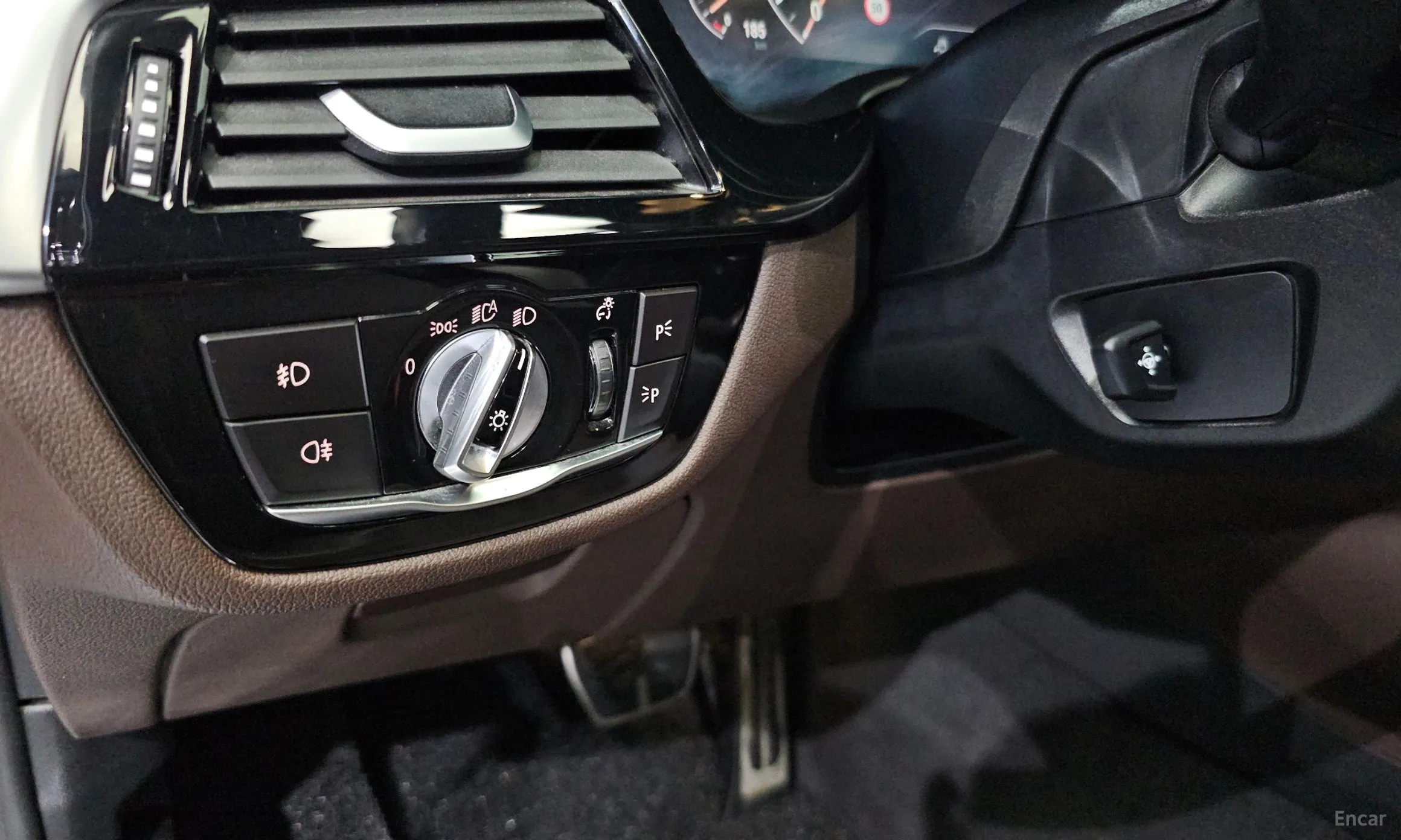 BMW 5 Series (G30) превью 14
