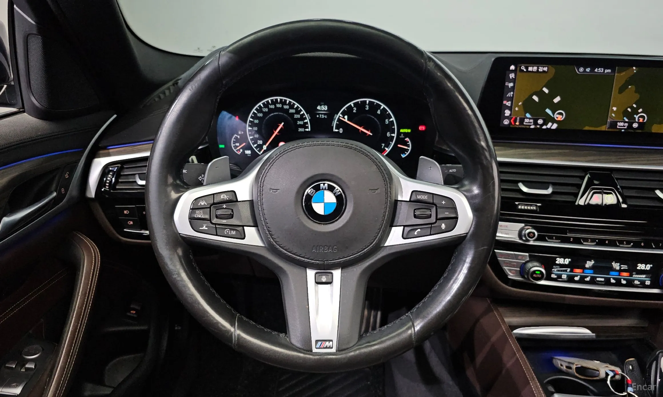BMW 5 Series (G30) превью 15