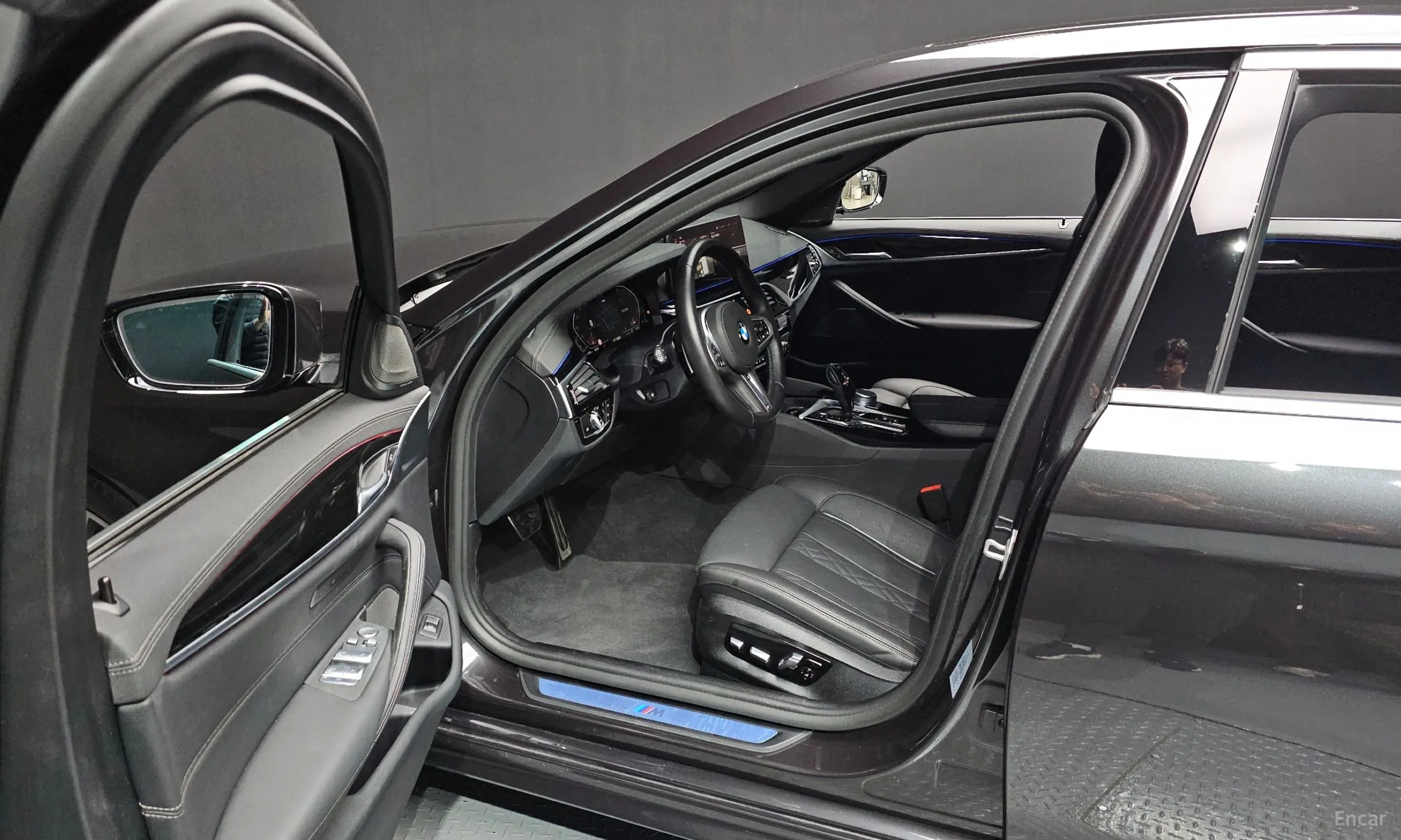 BMW 5 Series (G30) превью 10
