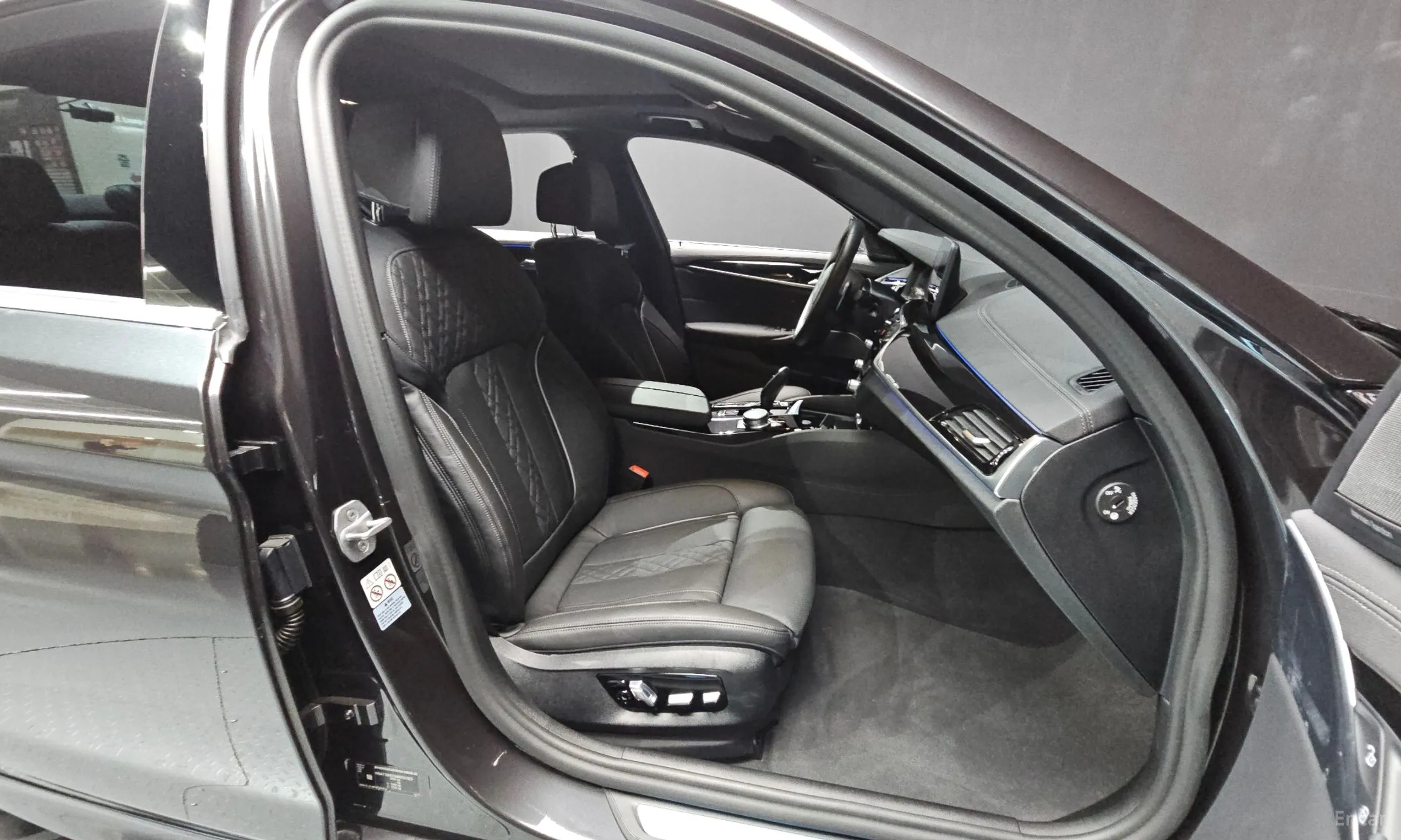 BMW 5 Series (G30) превью 11