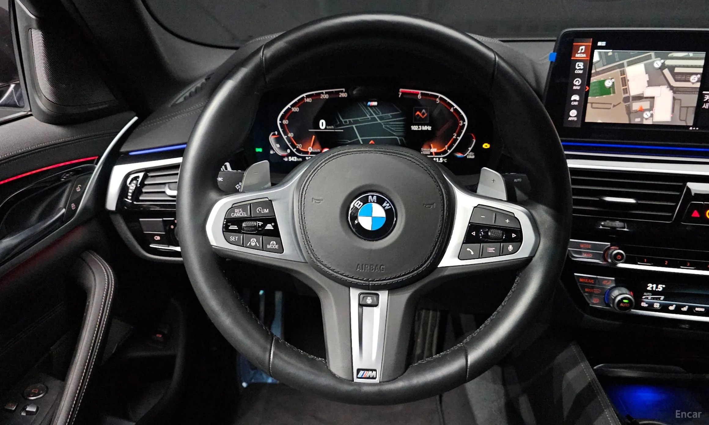 BMW 5 Series (G30) превью 13