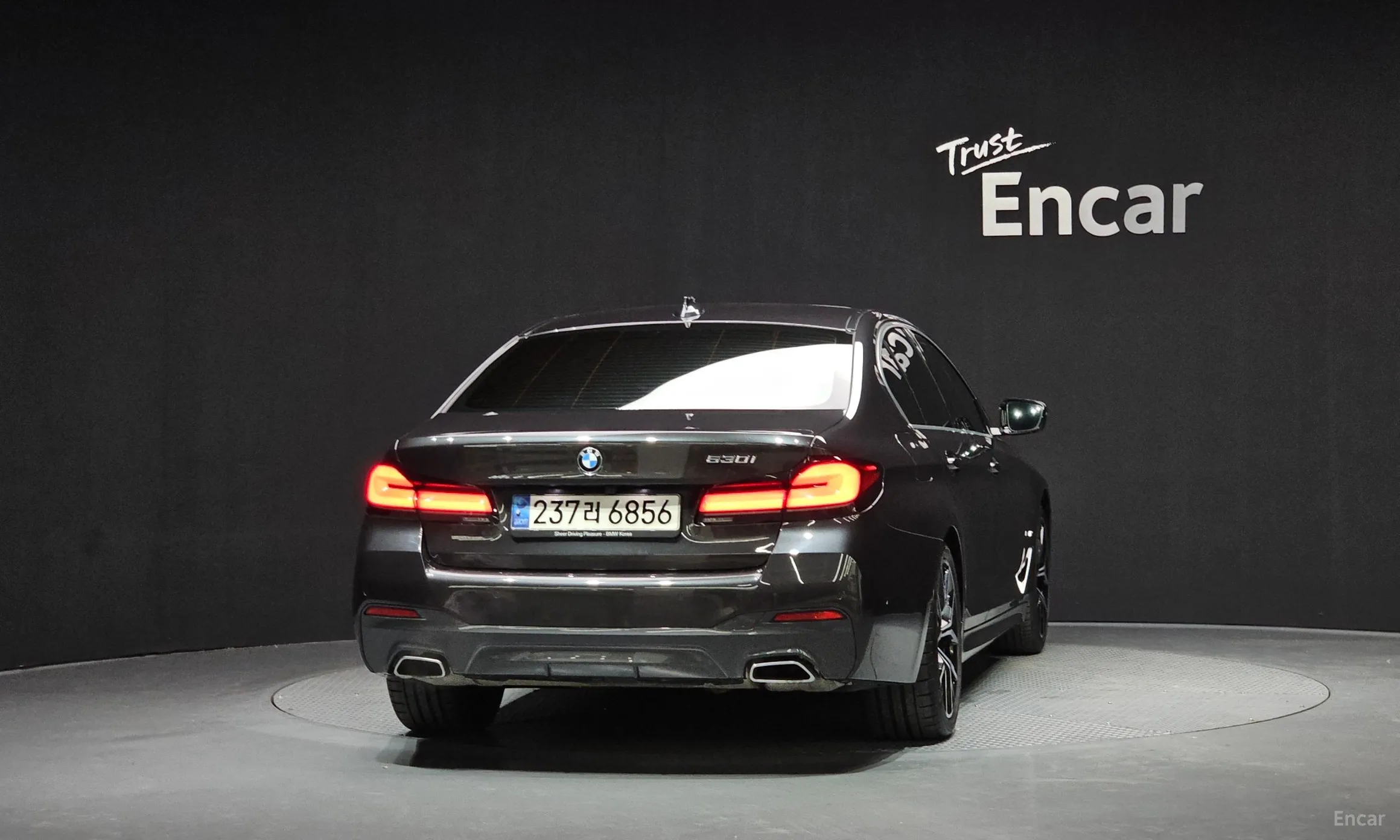 BMW 5 Series (G30) превью 4
