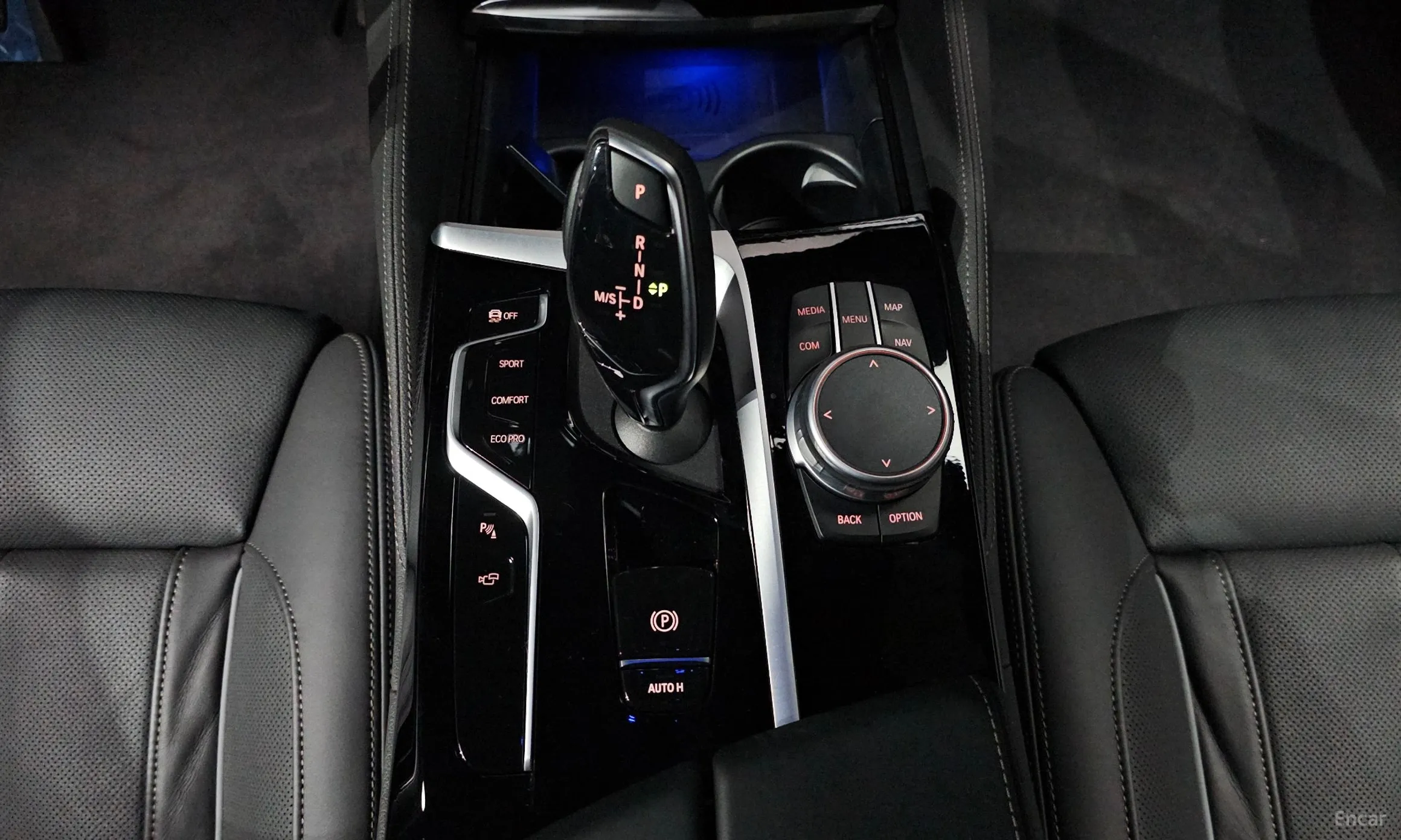 BMW 5 Series (G30) превью 9