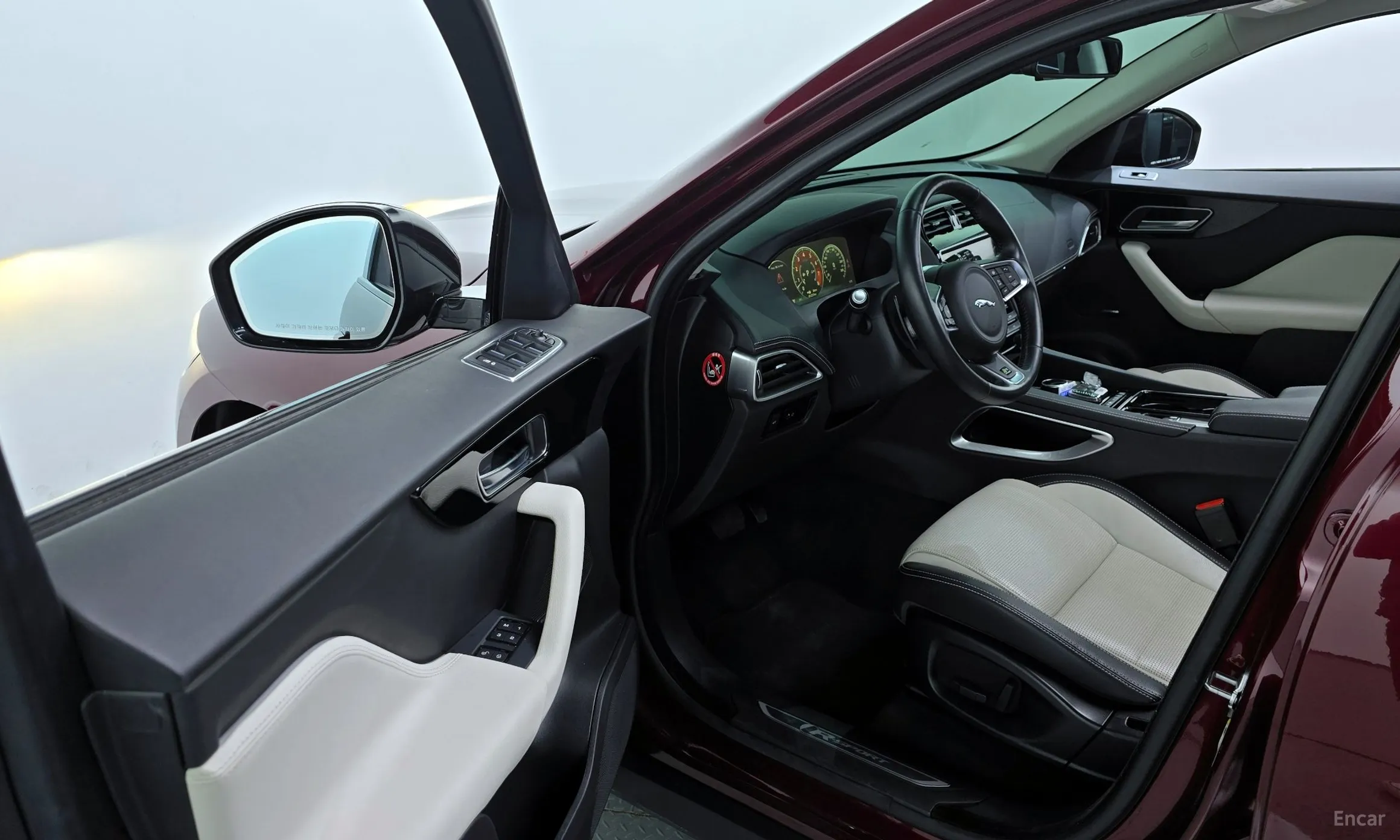 Jaguar F-PACE превью 10