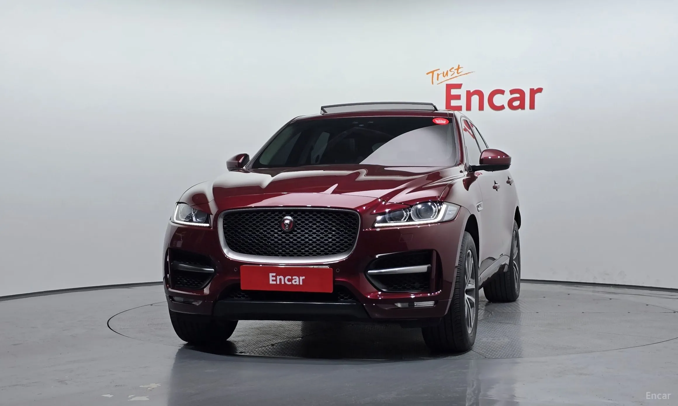 Jaguar F-PACE превью 3