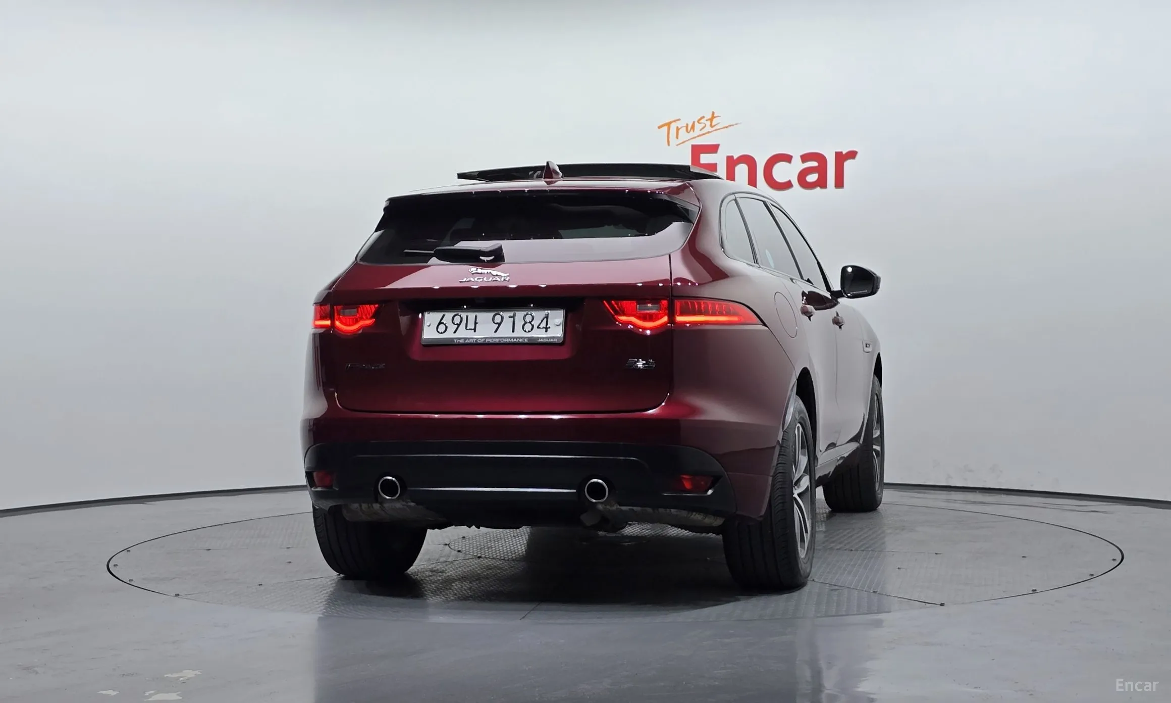 Jaguar F-PACE превью 4