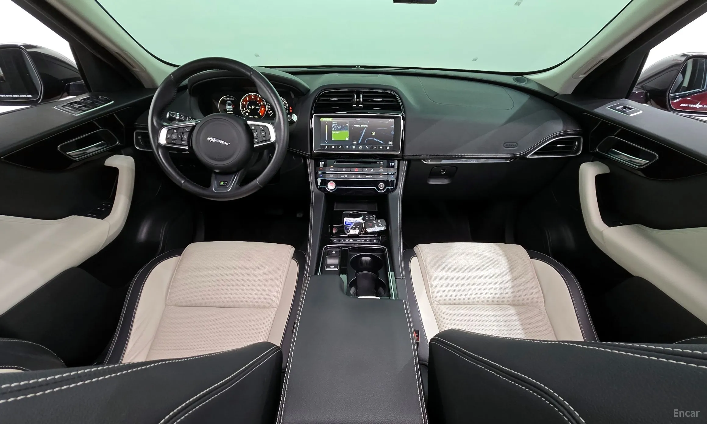 Jaguar F-PACE превью 7