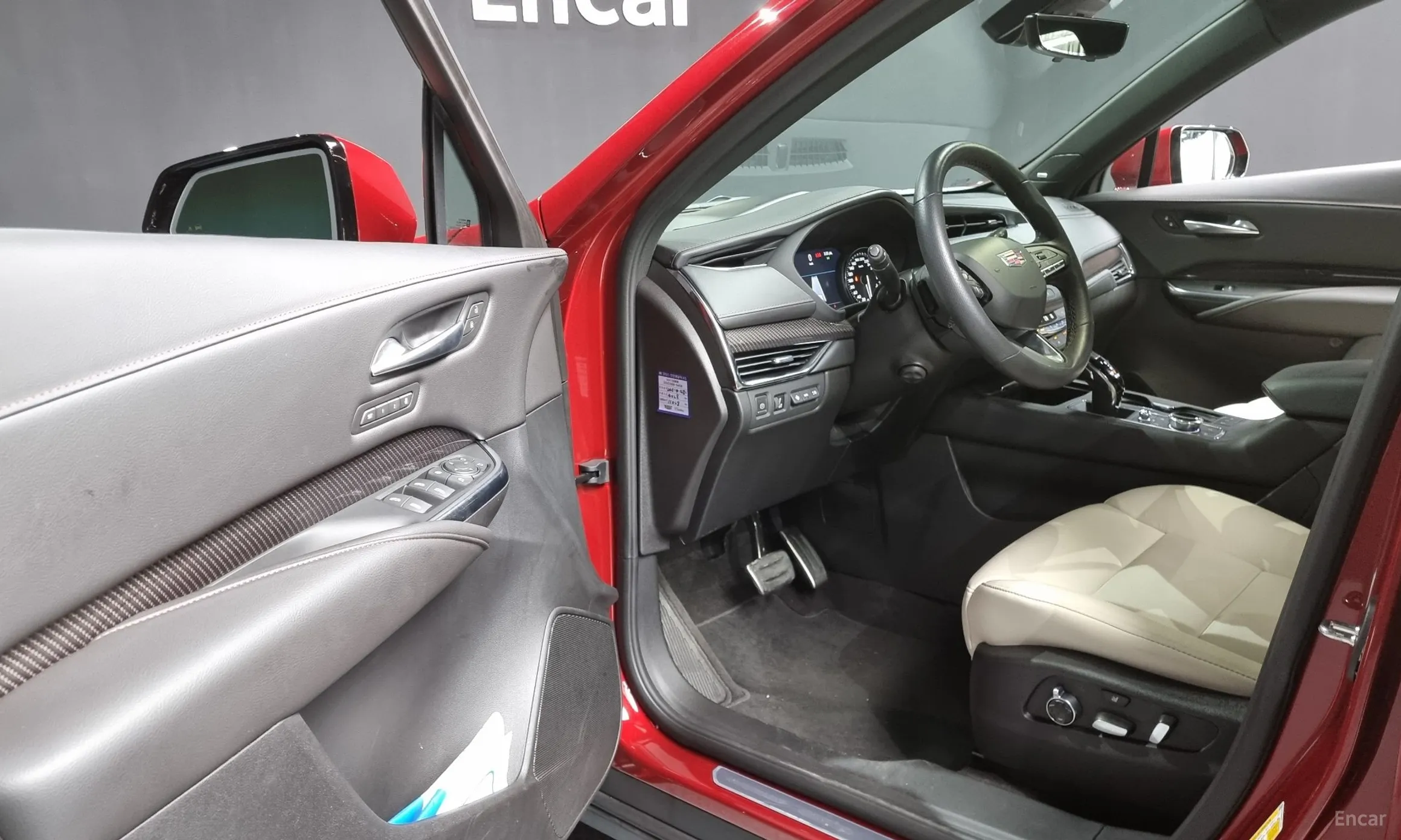 Cadillac XT4 превью 10