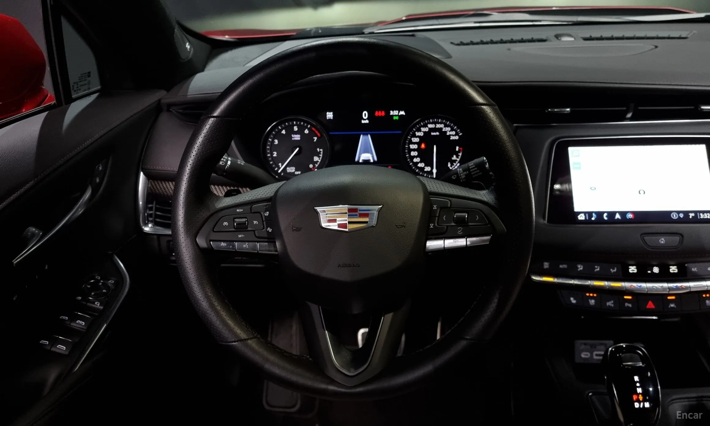 Cadillac XT4 превью 13
