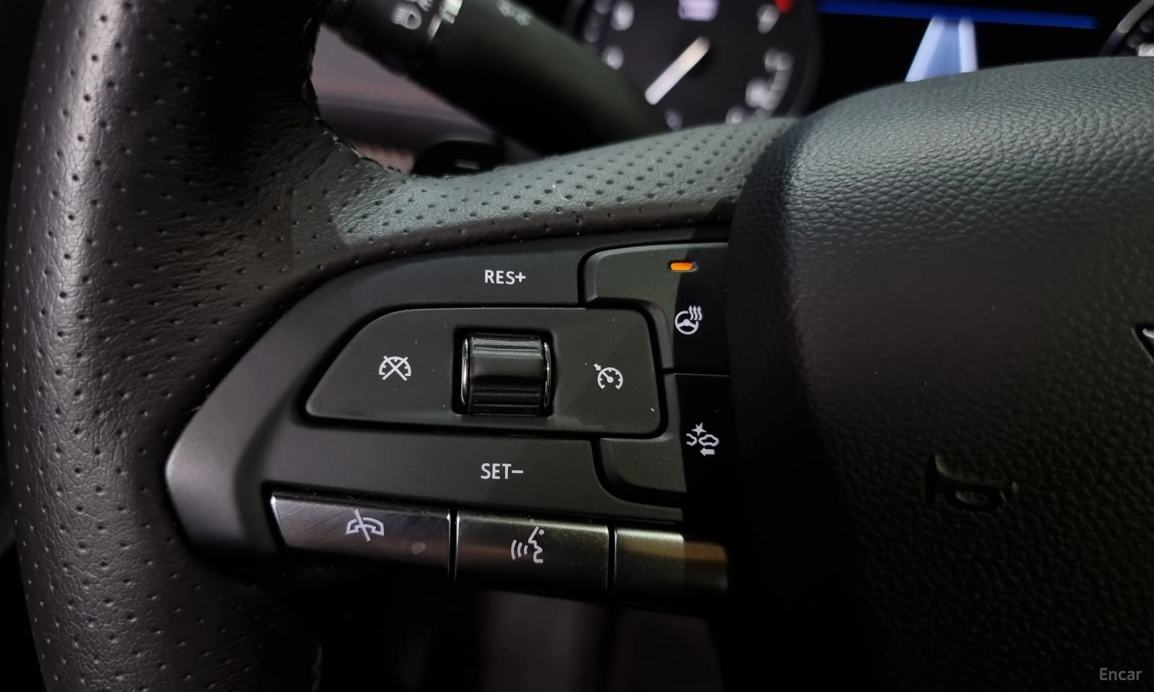 Cadillac XT4 превью 14