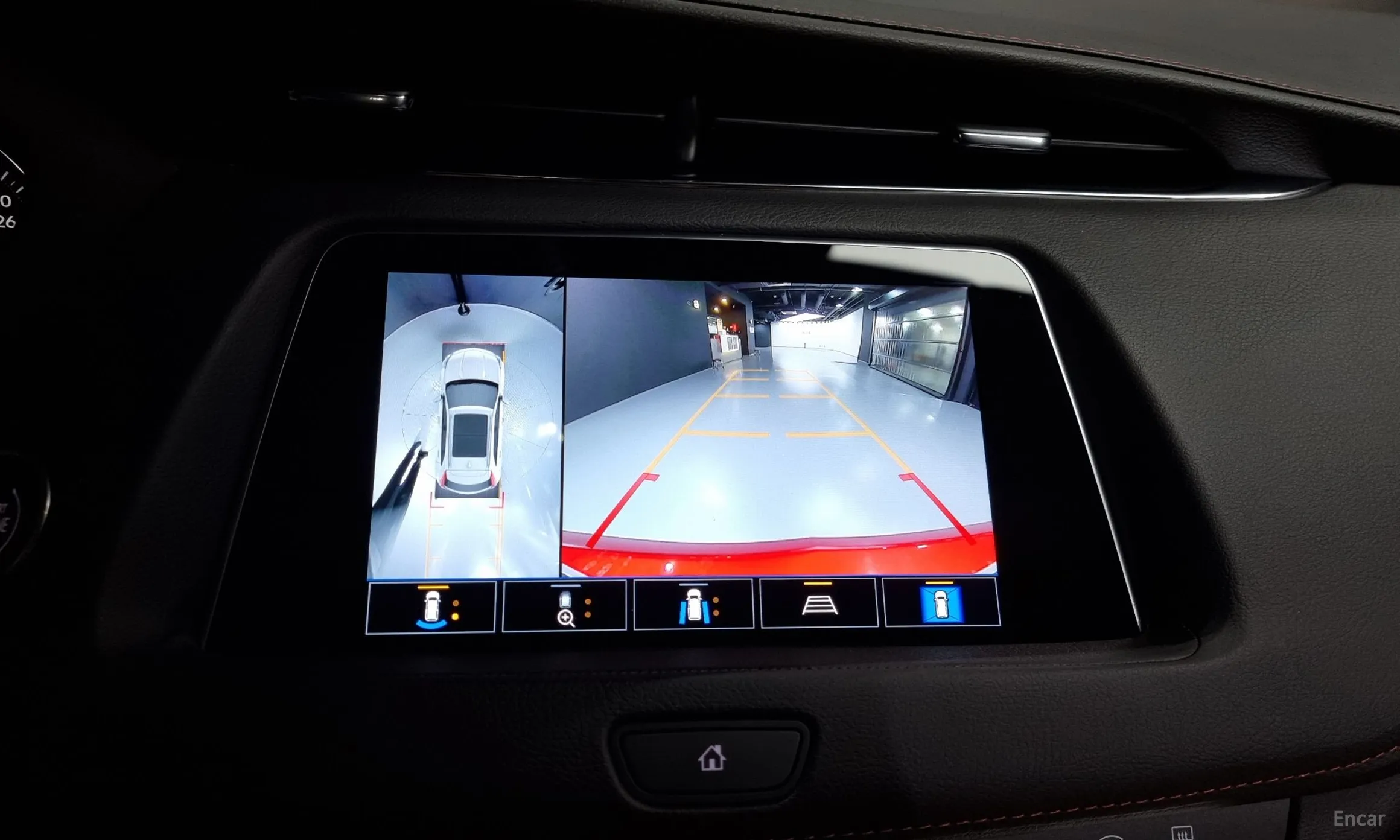 Cadillac XT4 превью 16