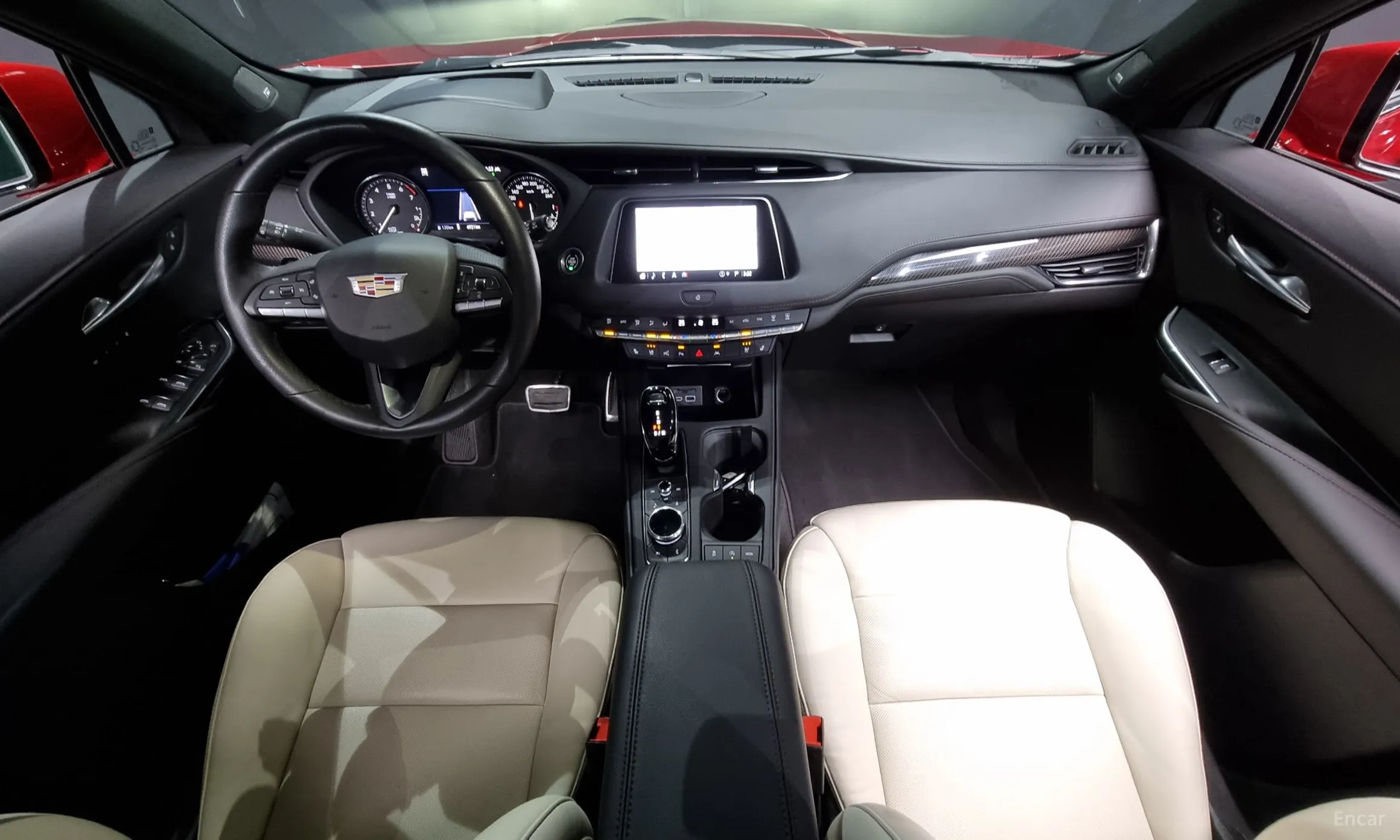 Cadillac XT4 превью 7