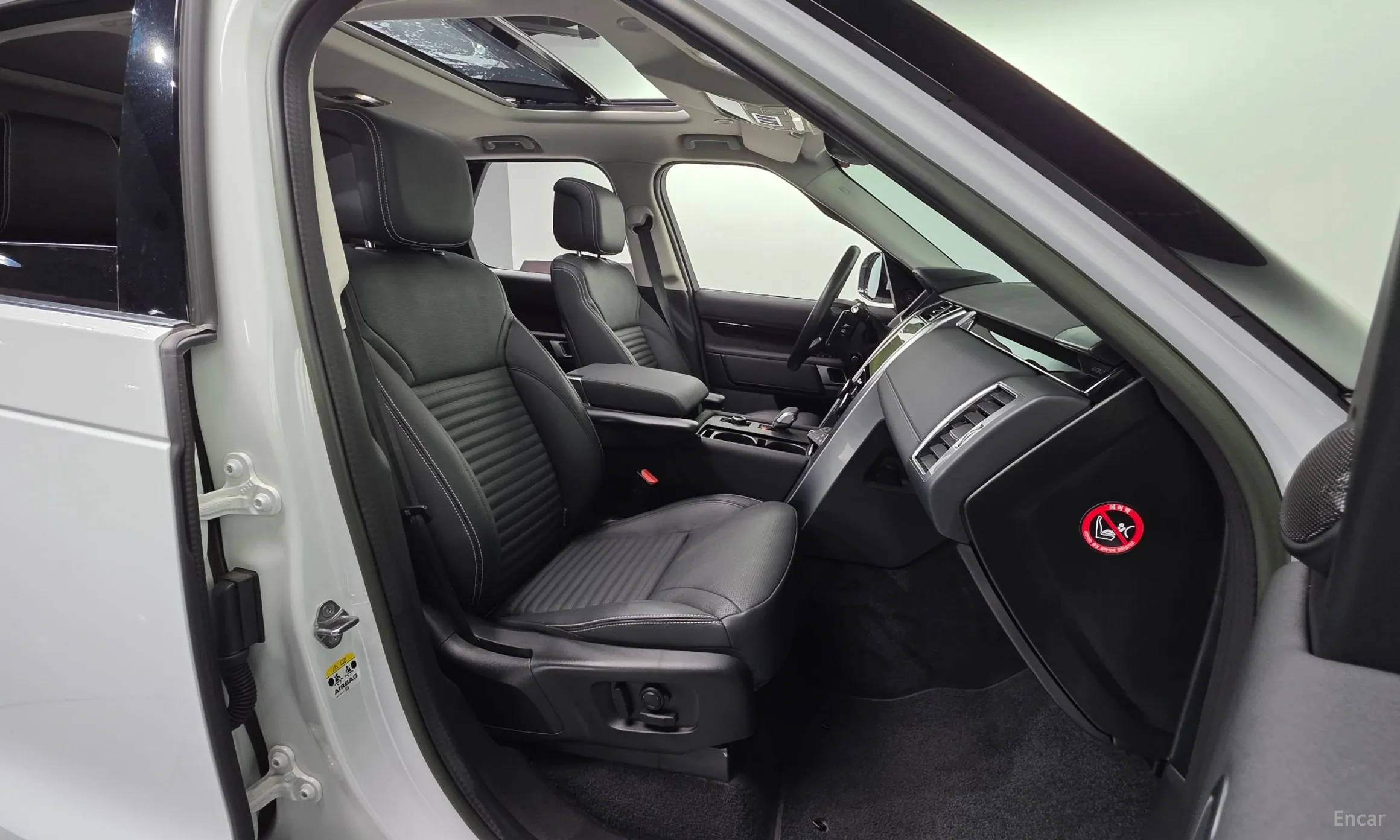 Land Rover Discovery 5 превью 10