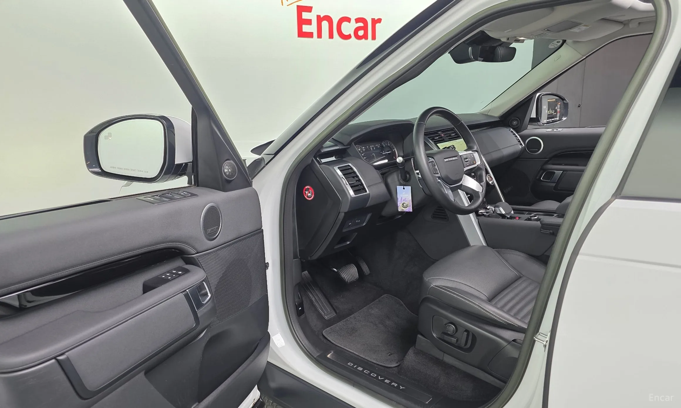 Land Rover Discovery 5 превью 12