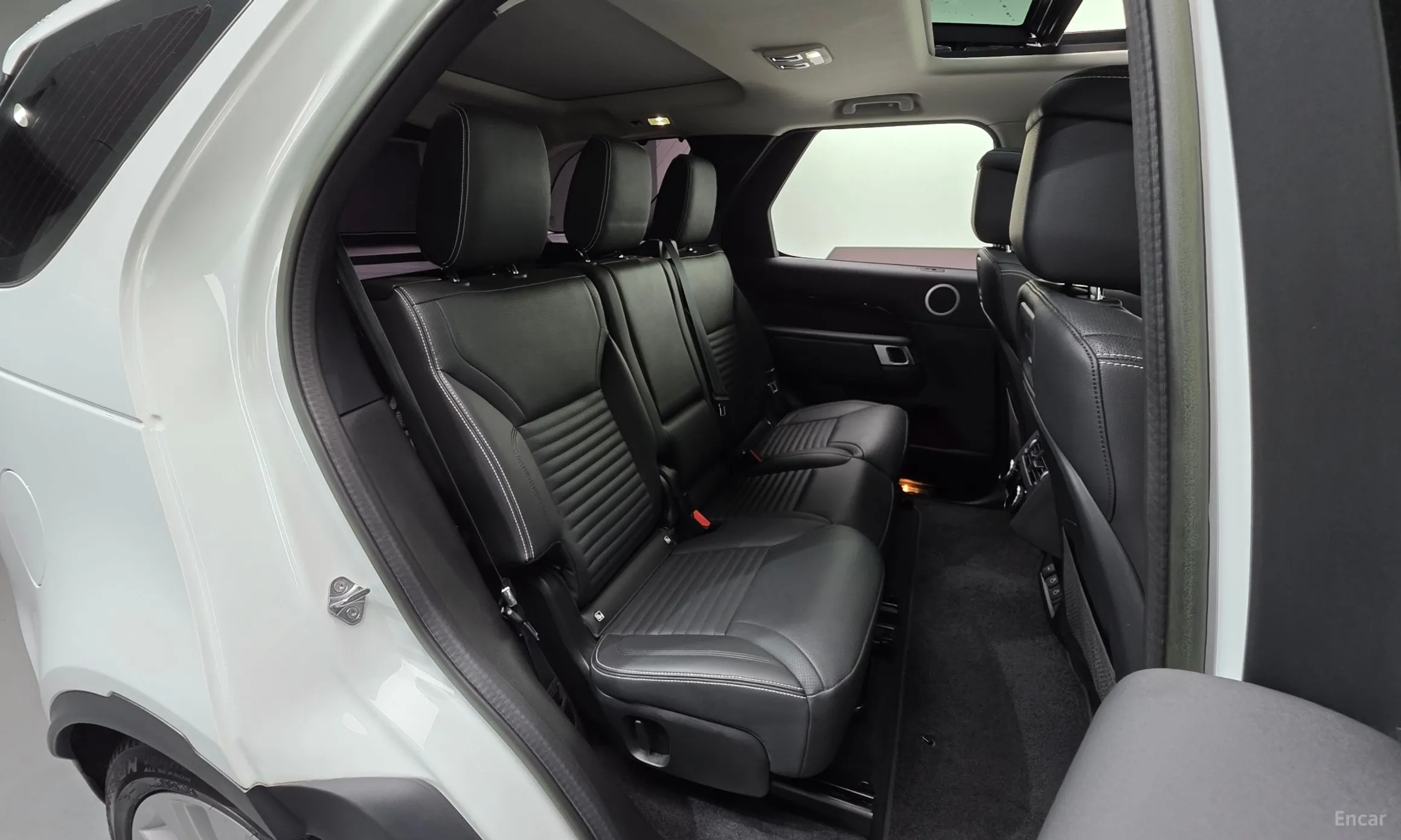 Land Rover Discovery 5 превью 19