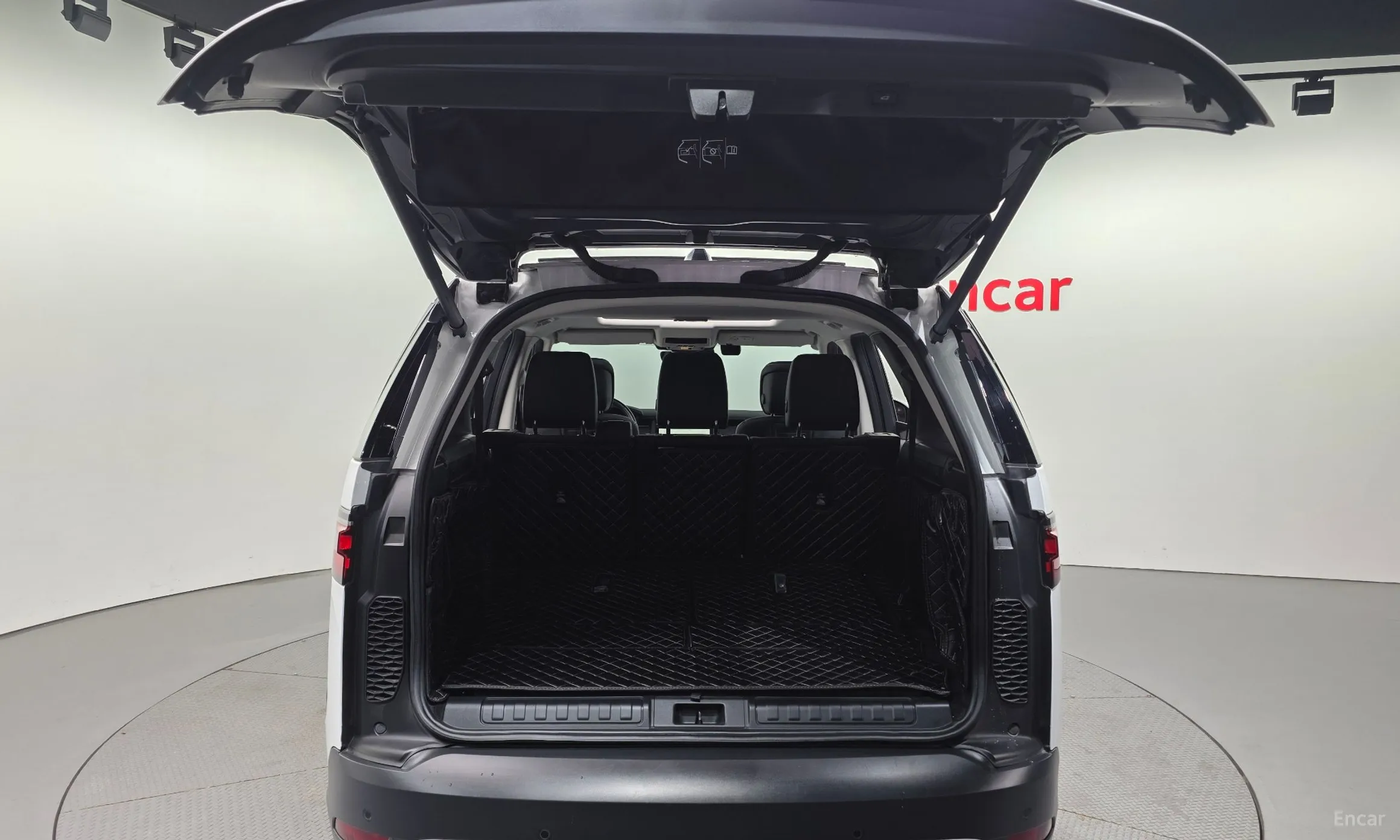 Land Rover Discovery 5 превью 20