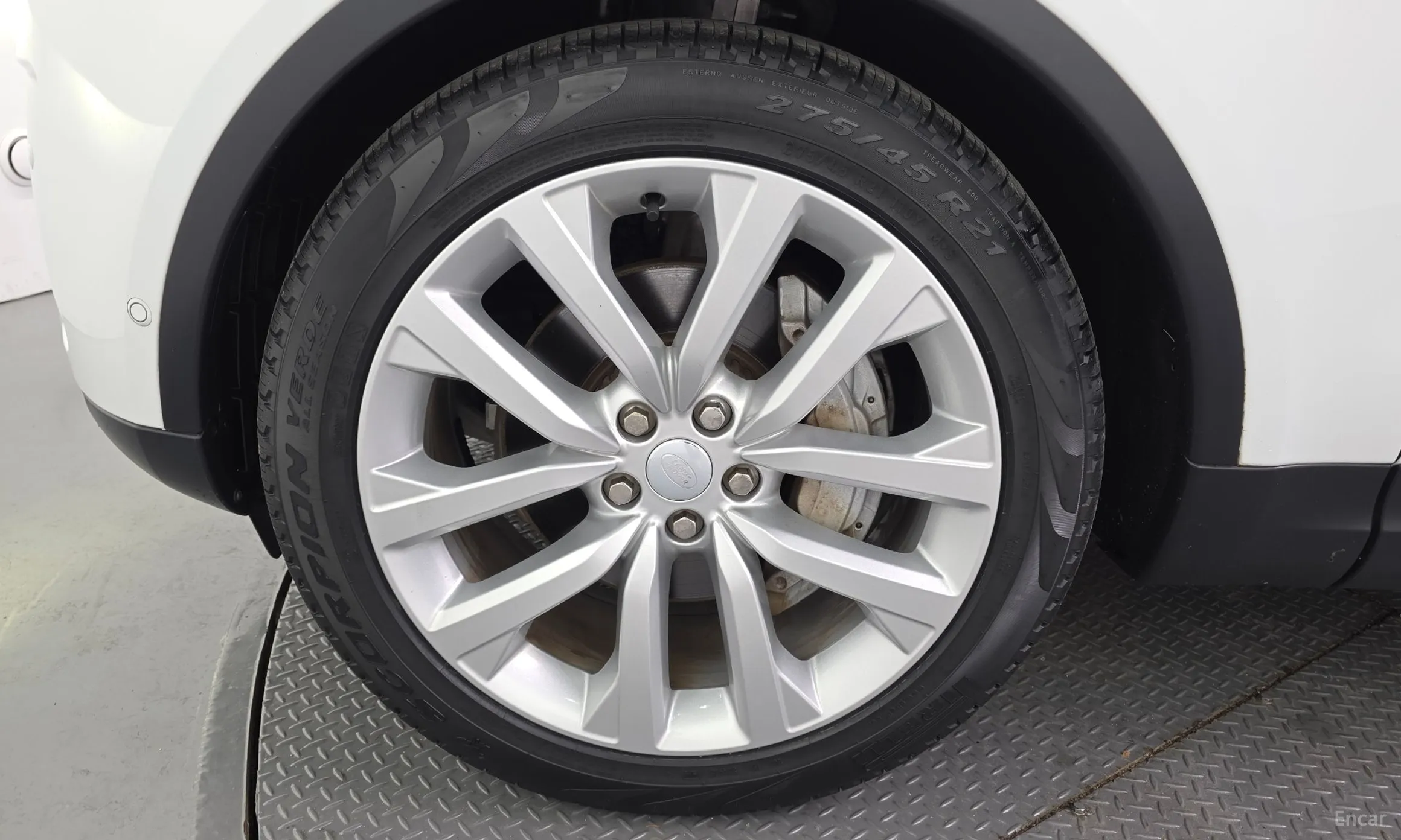 Land Rover Discovery 5 превью 5