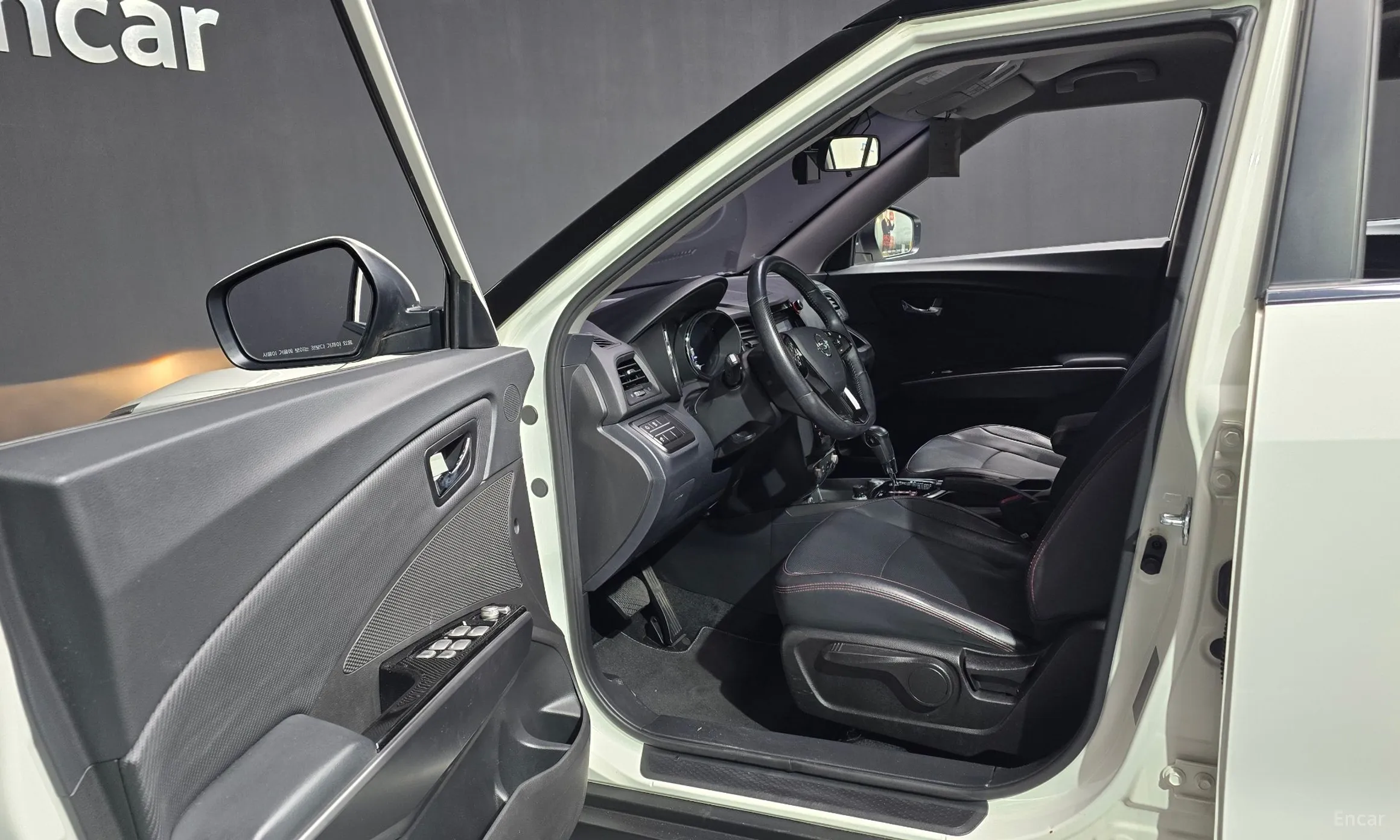 KG Mobility (SsangYong) Tivoli Air превью 10