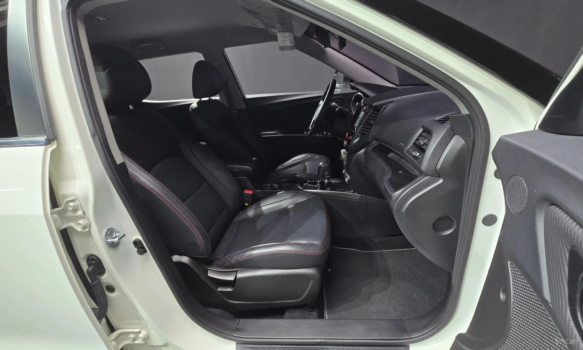 KG Mobility (SsangYong) Tivoli Air превью 11