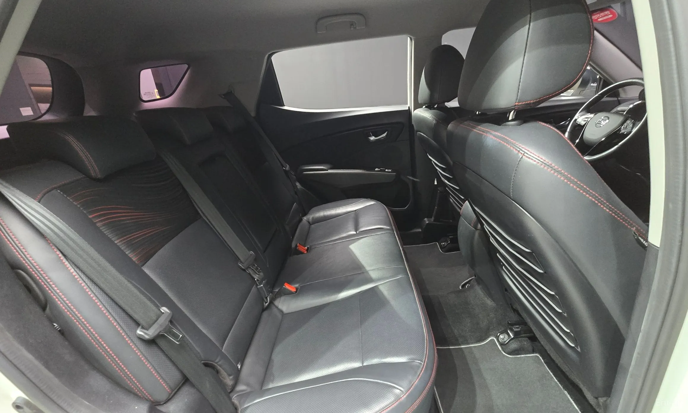 KG Mobility (SsangYong) Tivoli Air превью 12