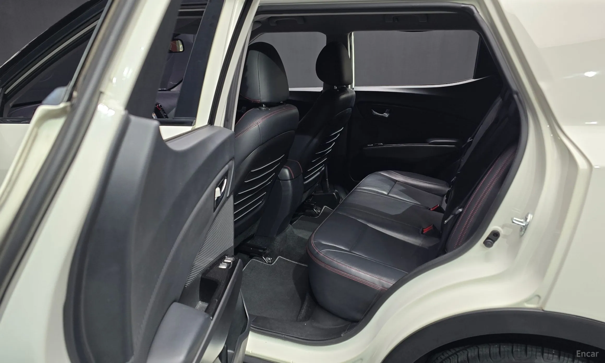 KG Mobility (SsangYong) Tivoli Air превью 16