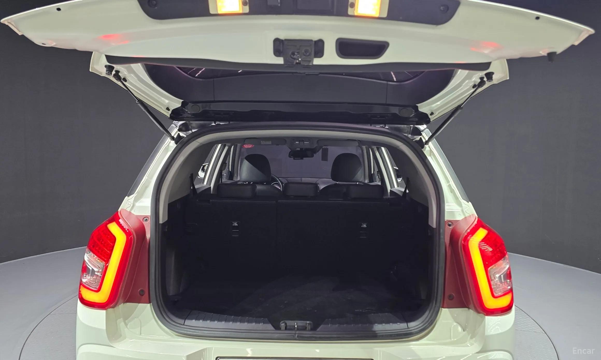 KG Mobility (SsangYong) Tivoli Air превью 20
