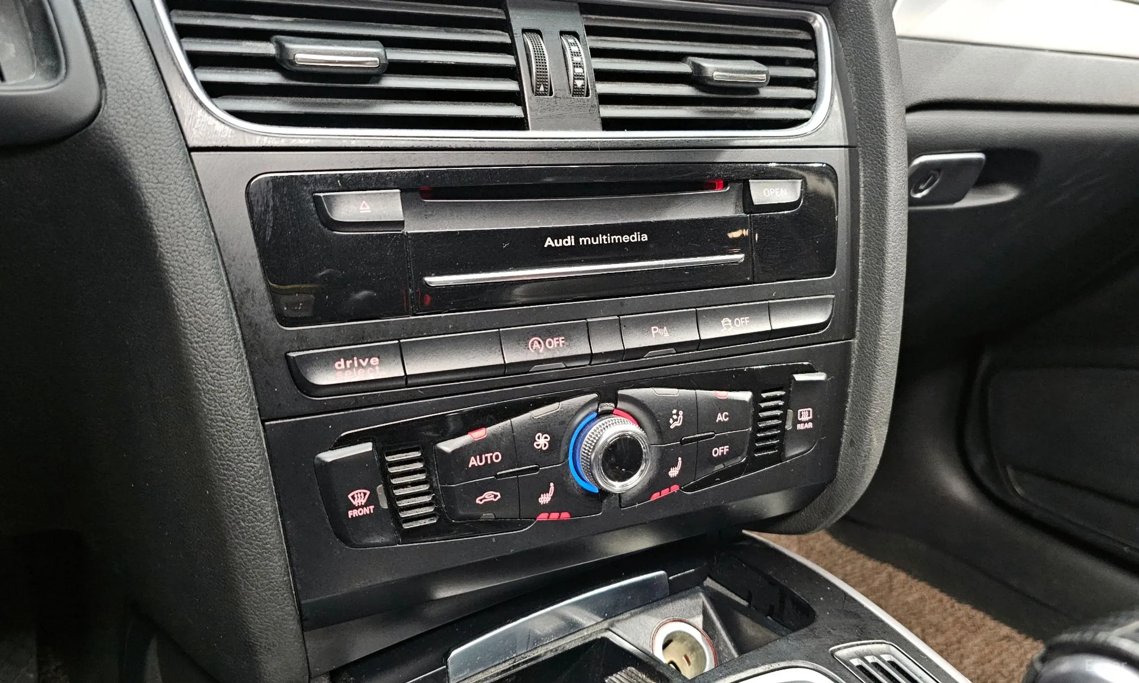 Audi New A4 превью 15