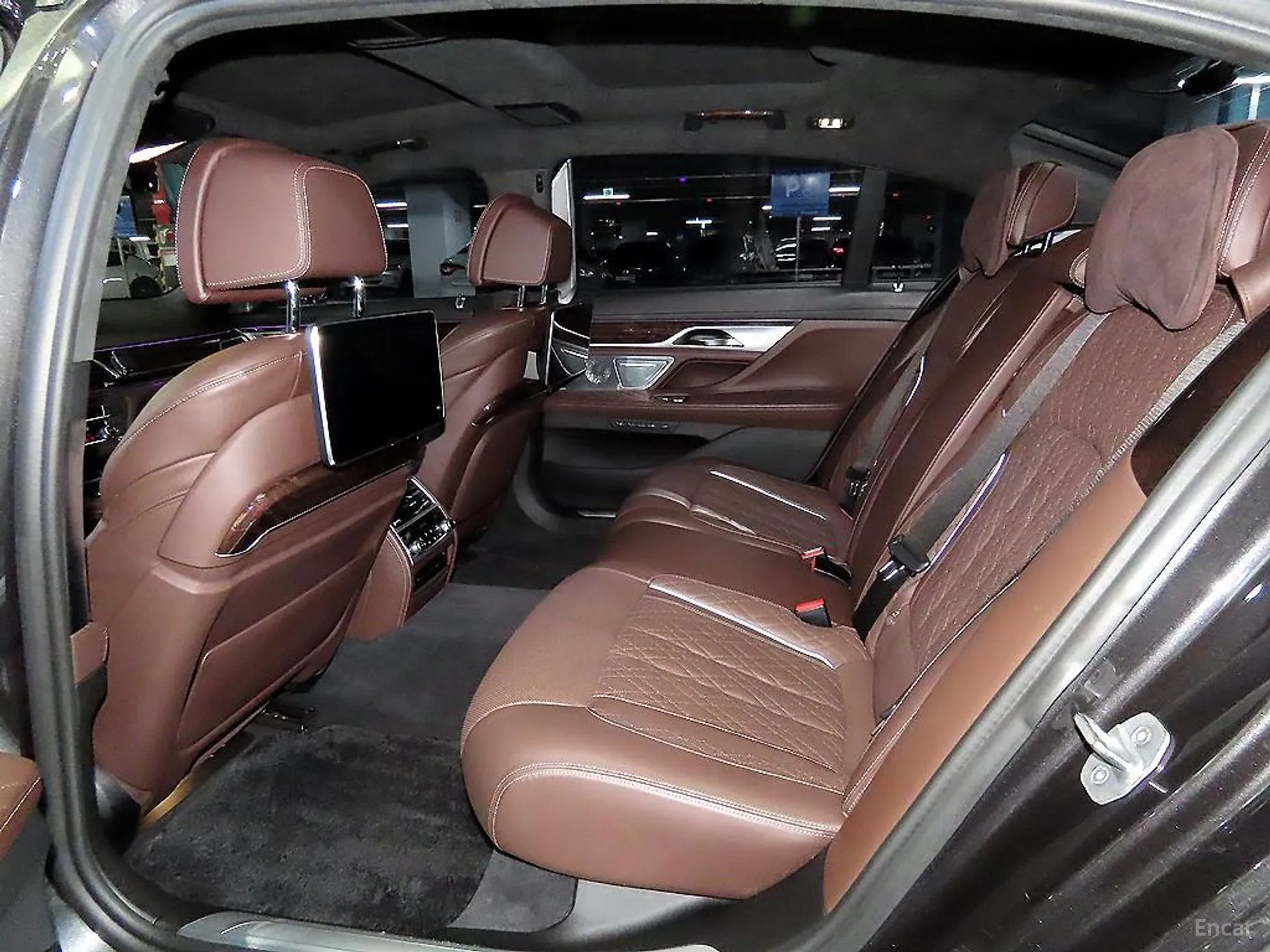 BMW 7 Series (G11) превью 10