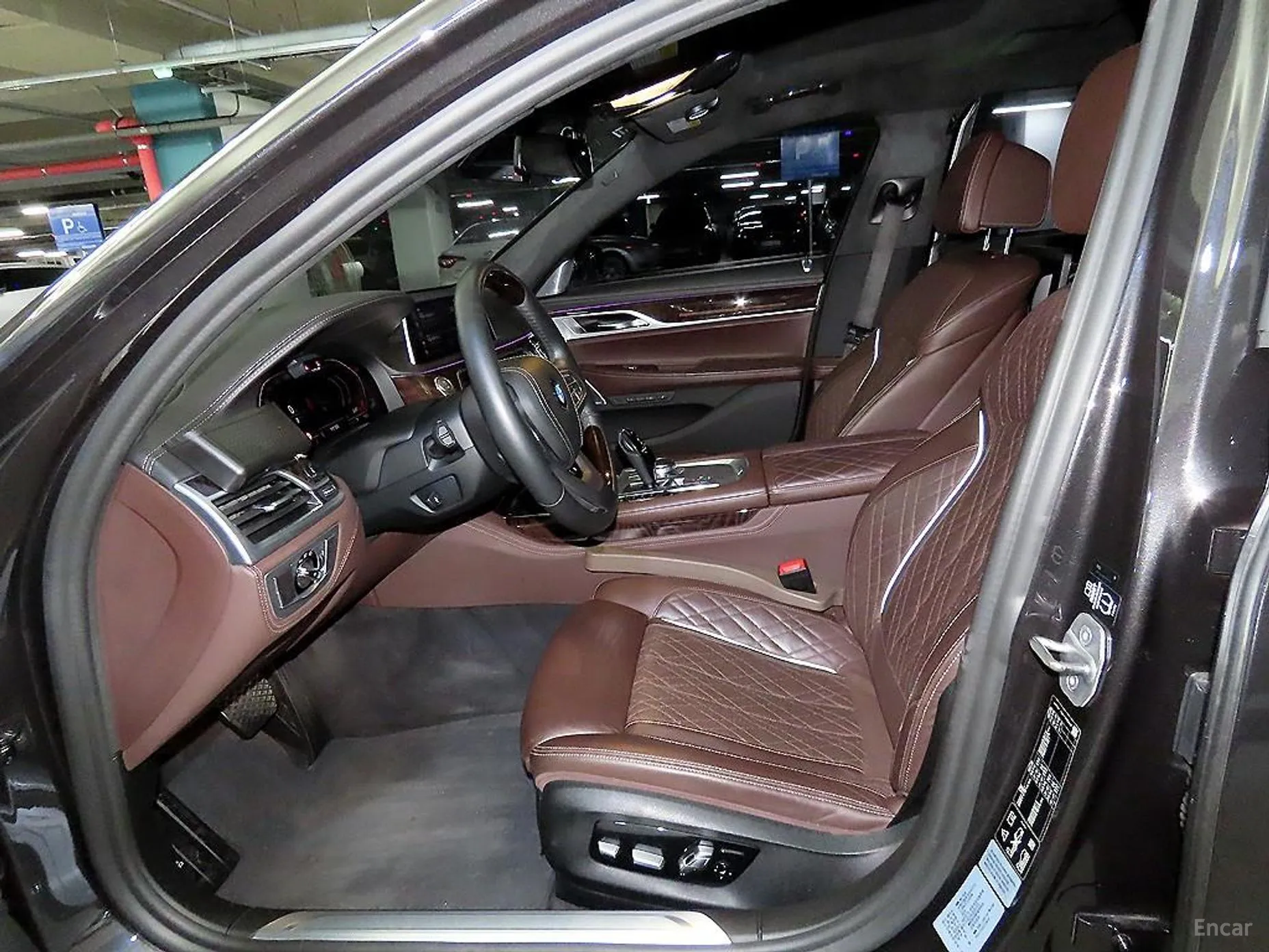 BMW 7 Series (G11) превью 11