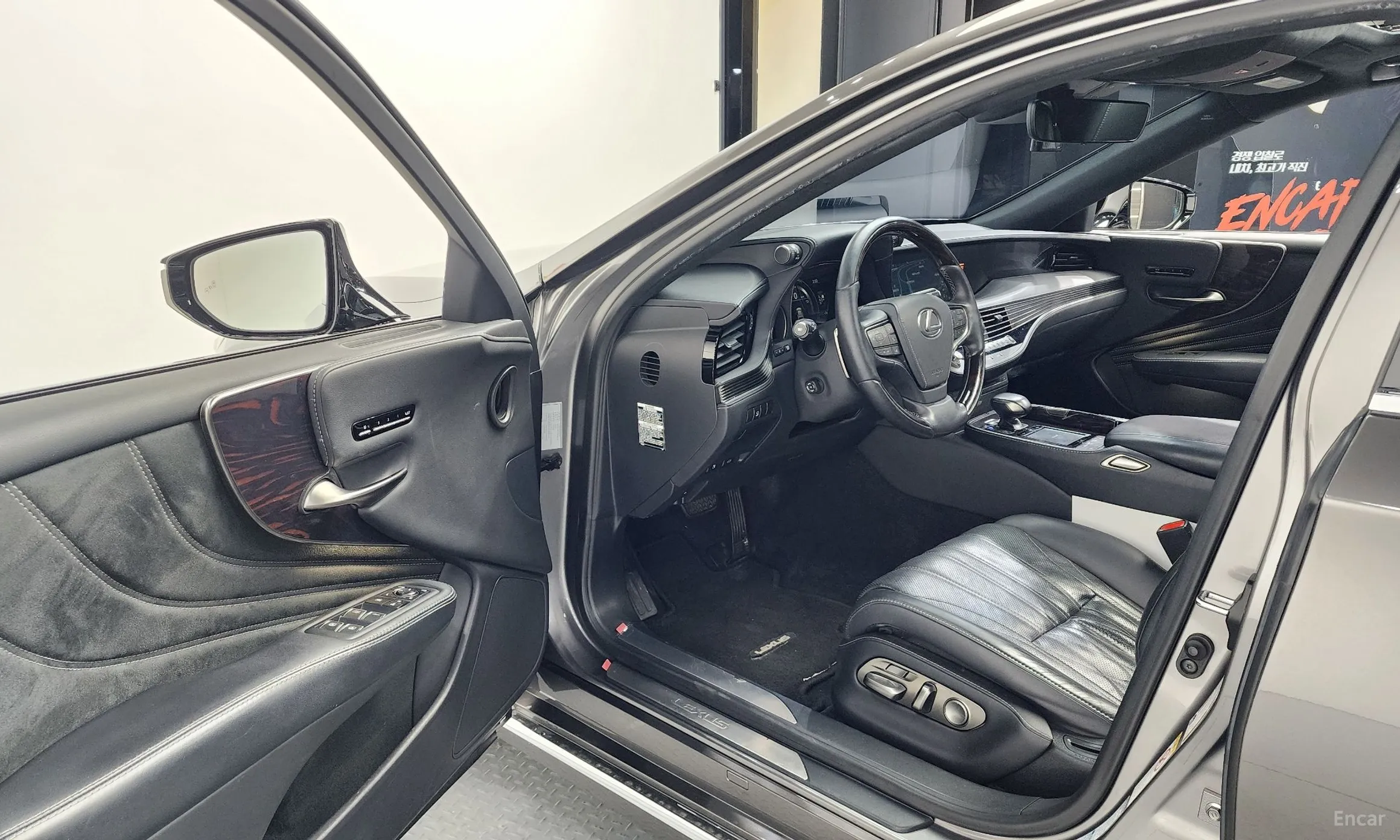 Lexus LS500h Gen 5 превью 10