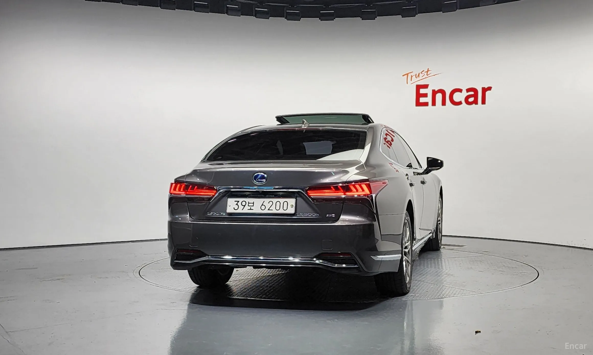 Lexus LS500h Gen 5 превью 4