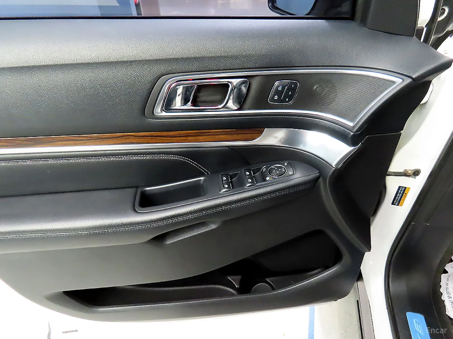 Ford Explorer превью 18