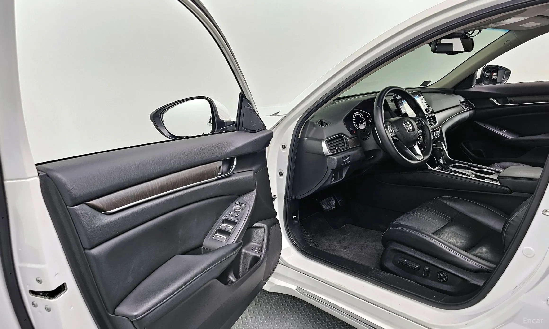 Honda Accord 10th Generation превью 10