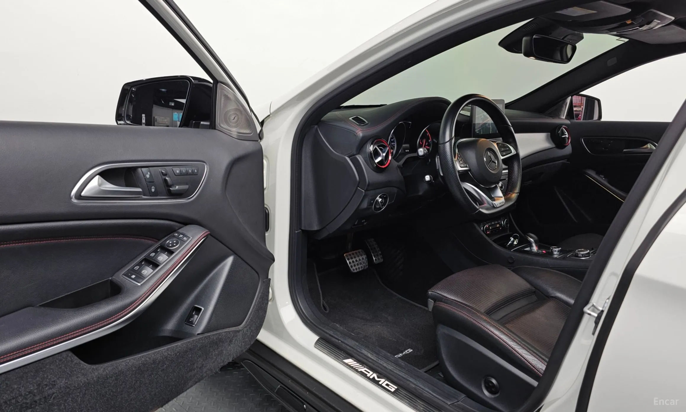 Mercedes Benz GLA-Class X156 превью 10