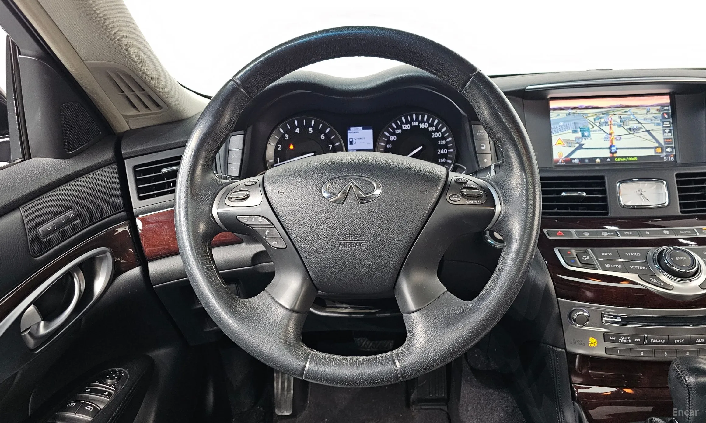 Infiniti Q70 превью 13