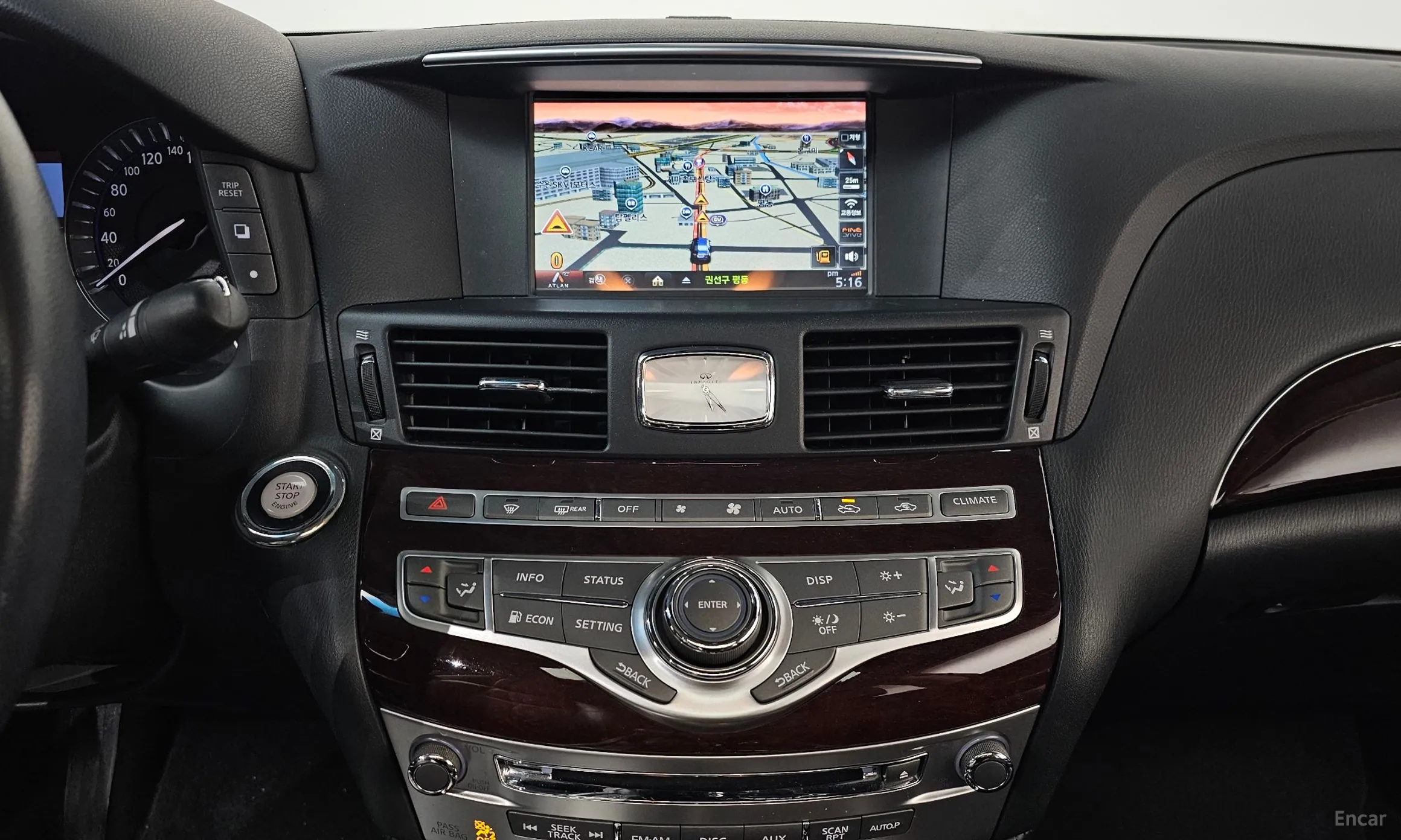 Infiniti Q70 превью 14