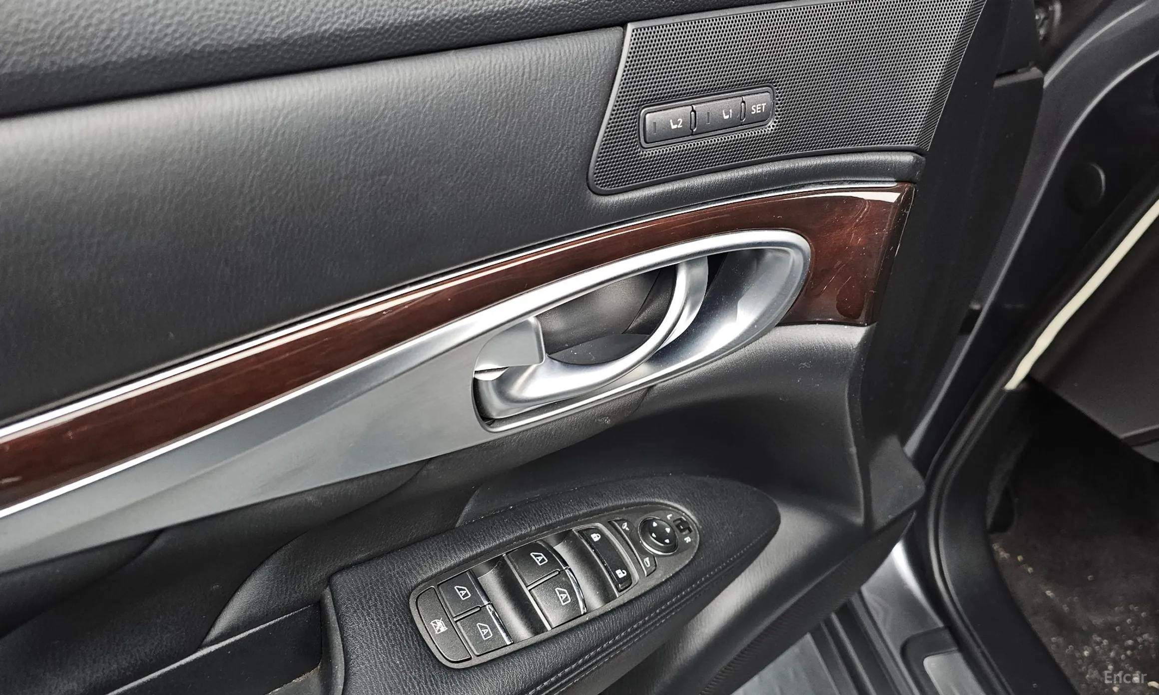 Infiniti Q70 превью 18