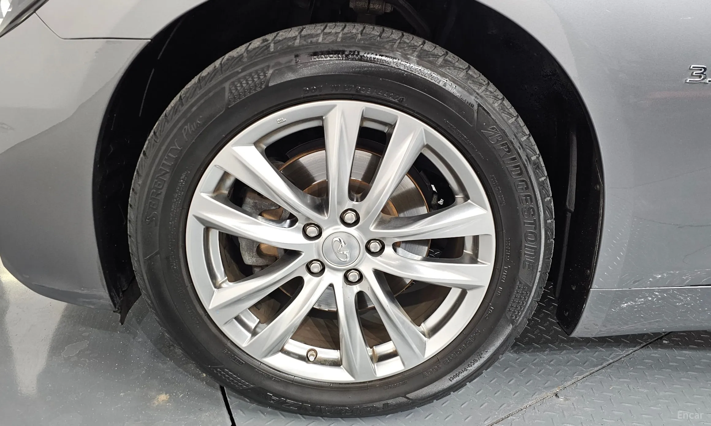 Infiniti Q70 превью 5