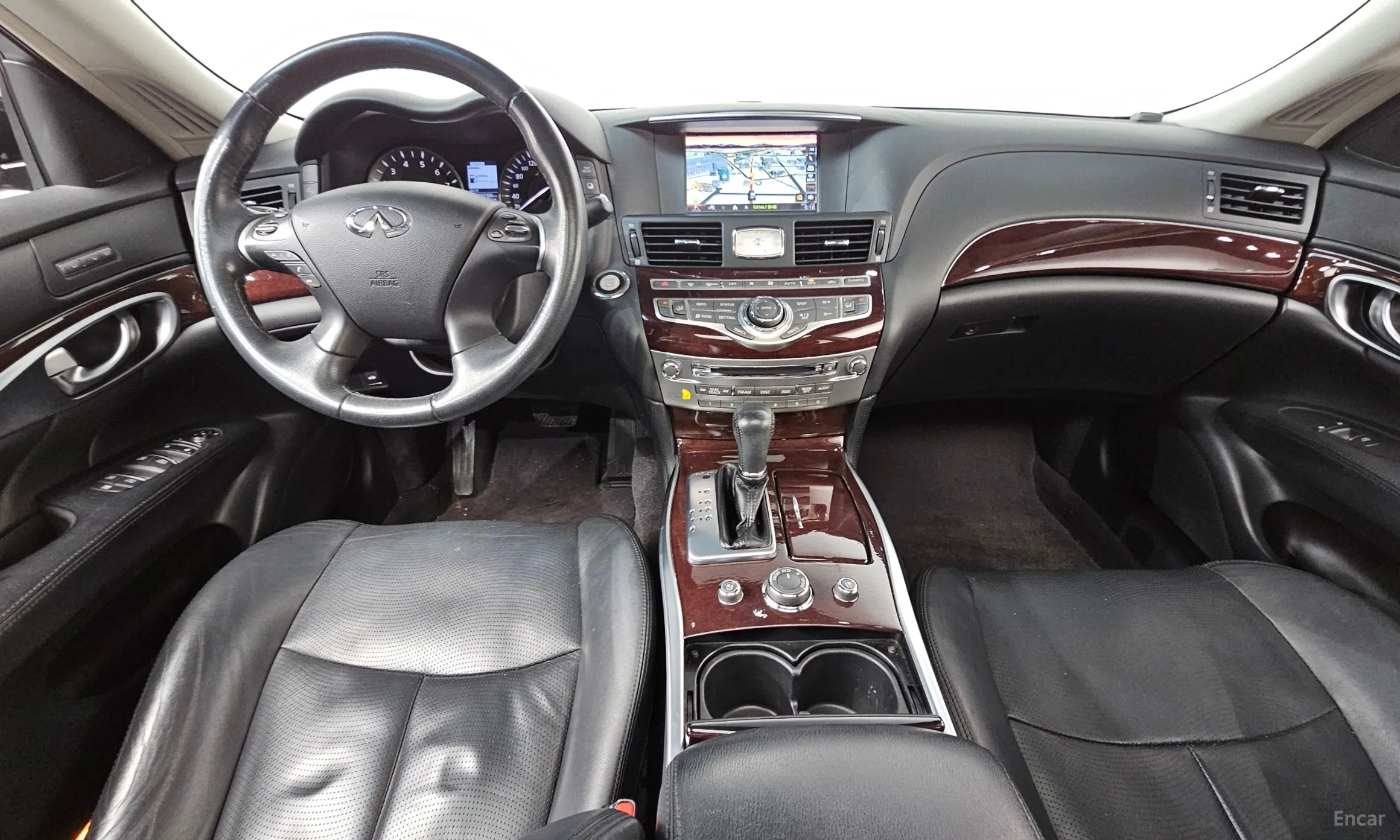 Infiniti Q70 превью 7