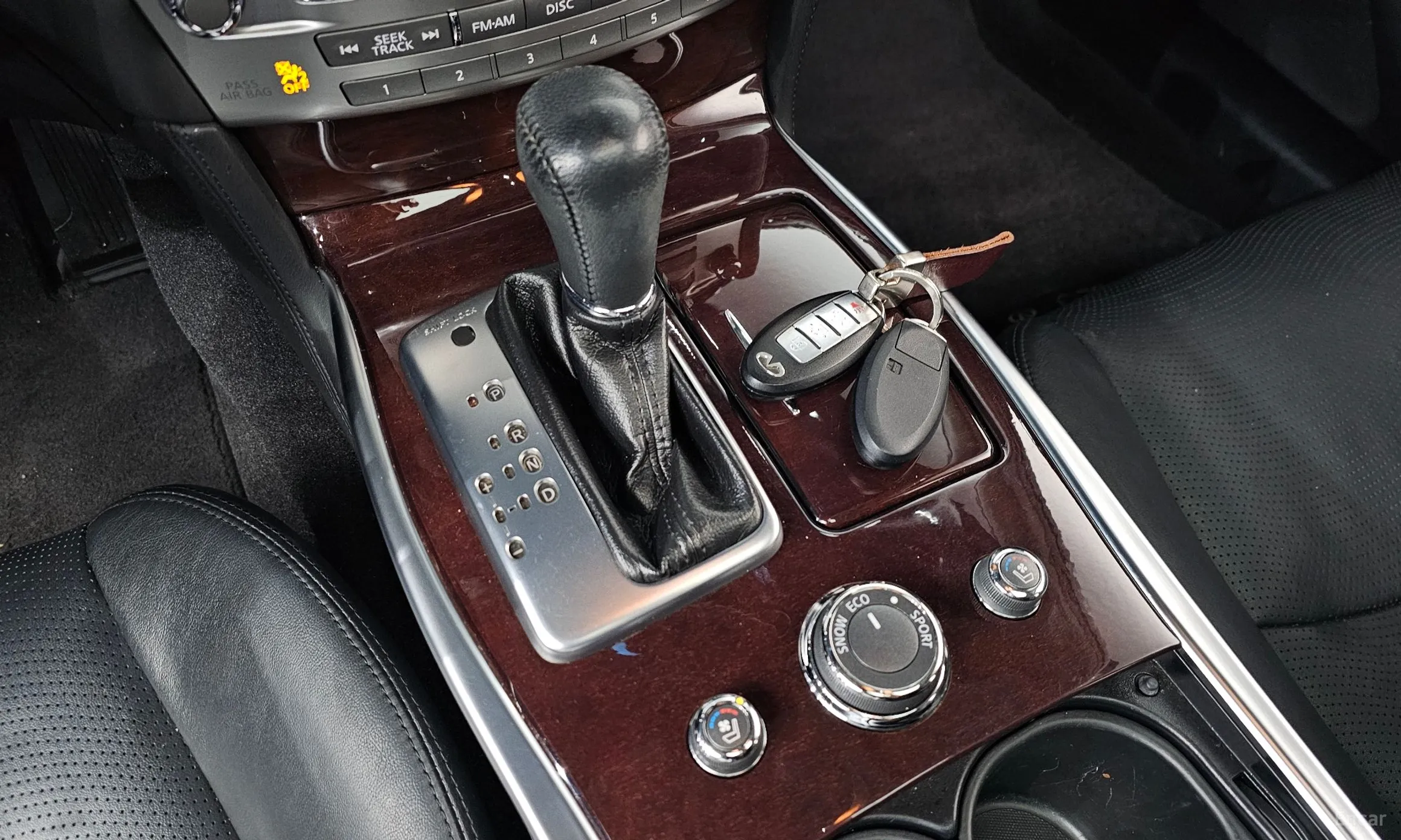 Infiniti Q70 превью 9