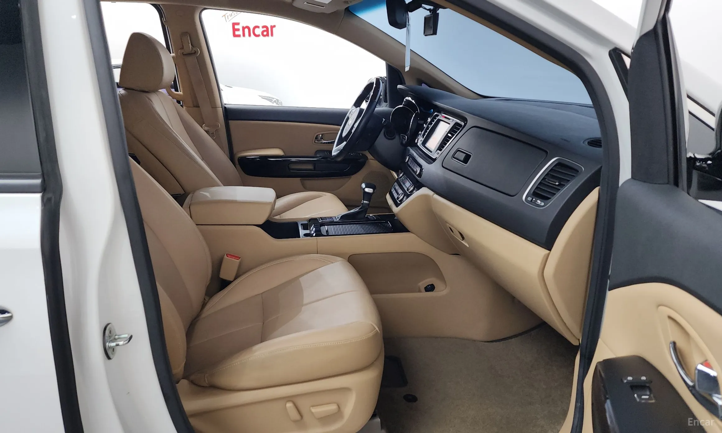 Kia Carnival превью 11