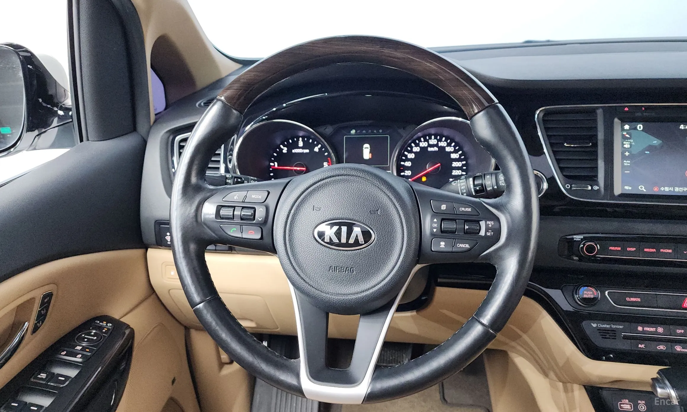 Kia Carnival превью 13