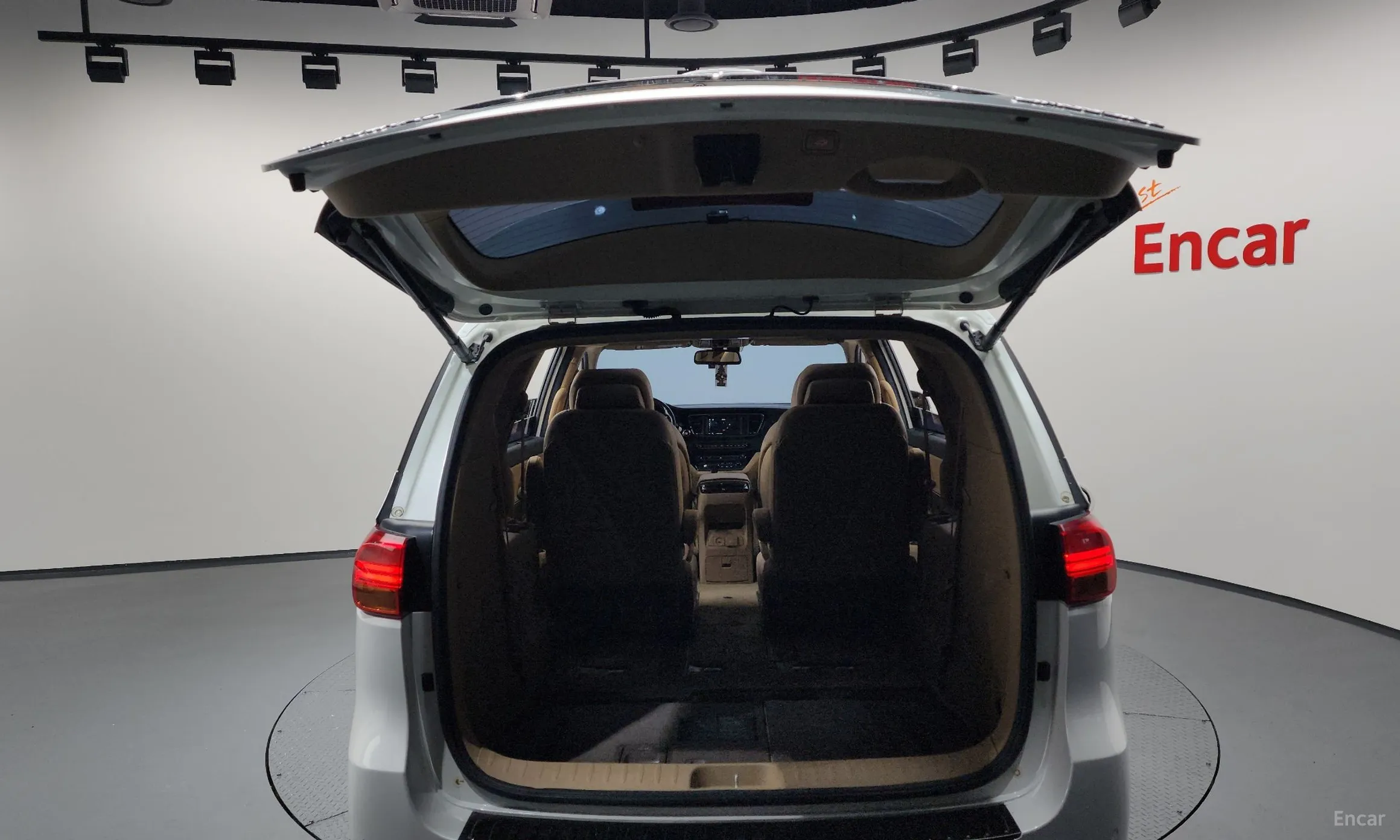 Kia Carnival превью 20