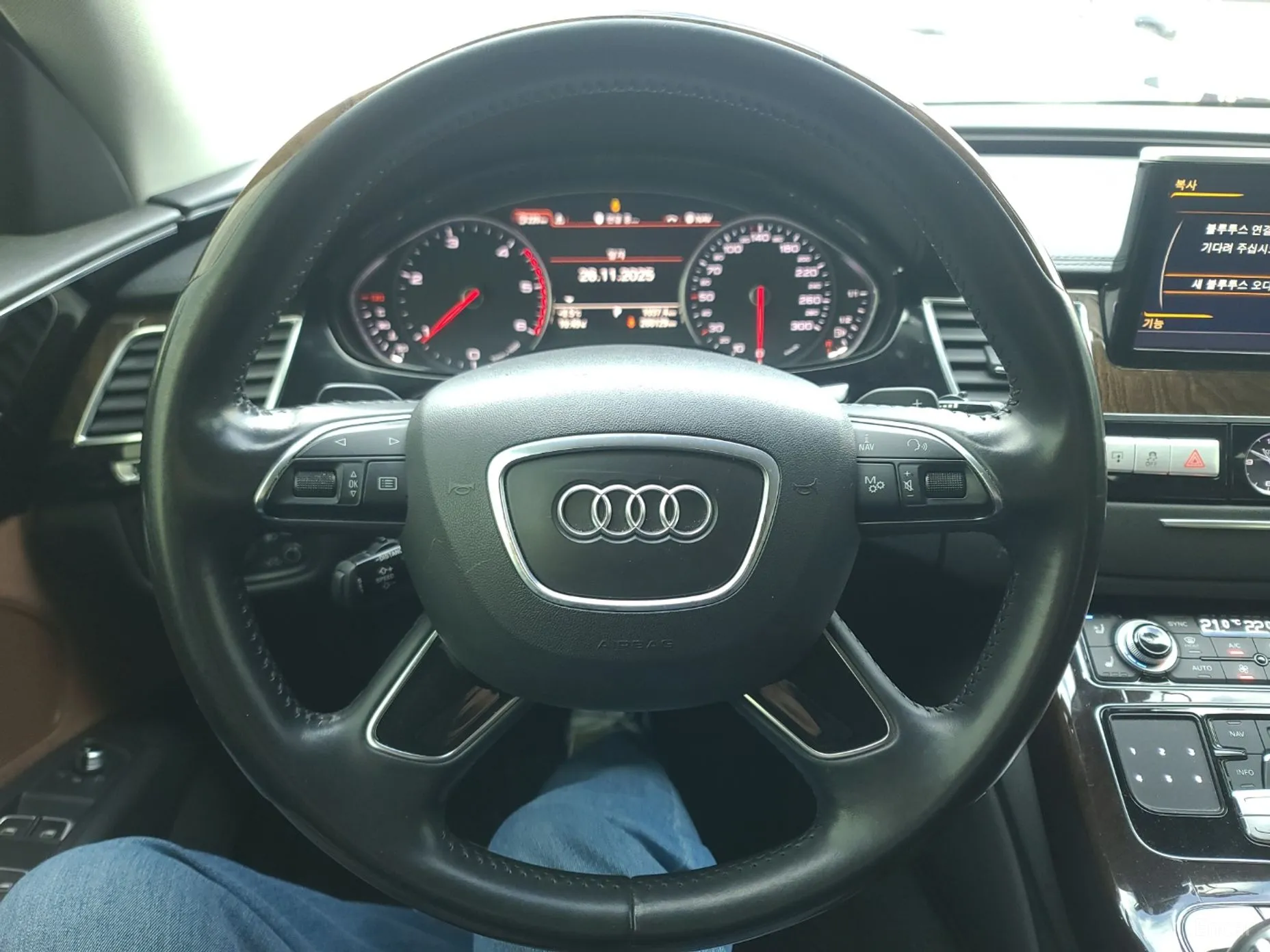 Audi New A8 превью 13