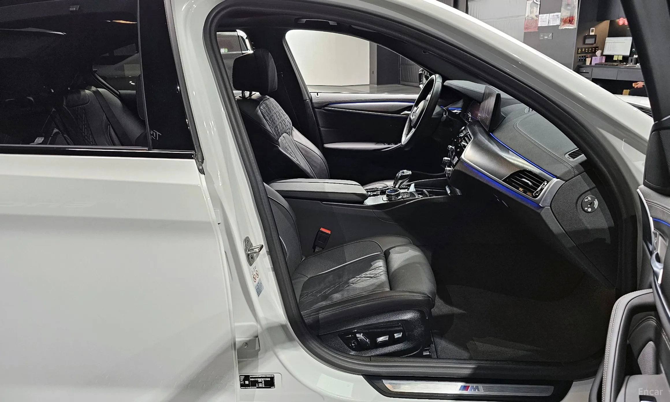 BMW 5 Series (G30) превью 10