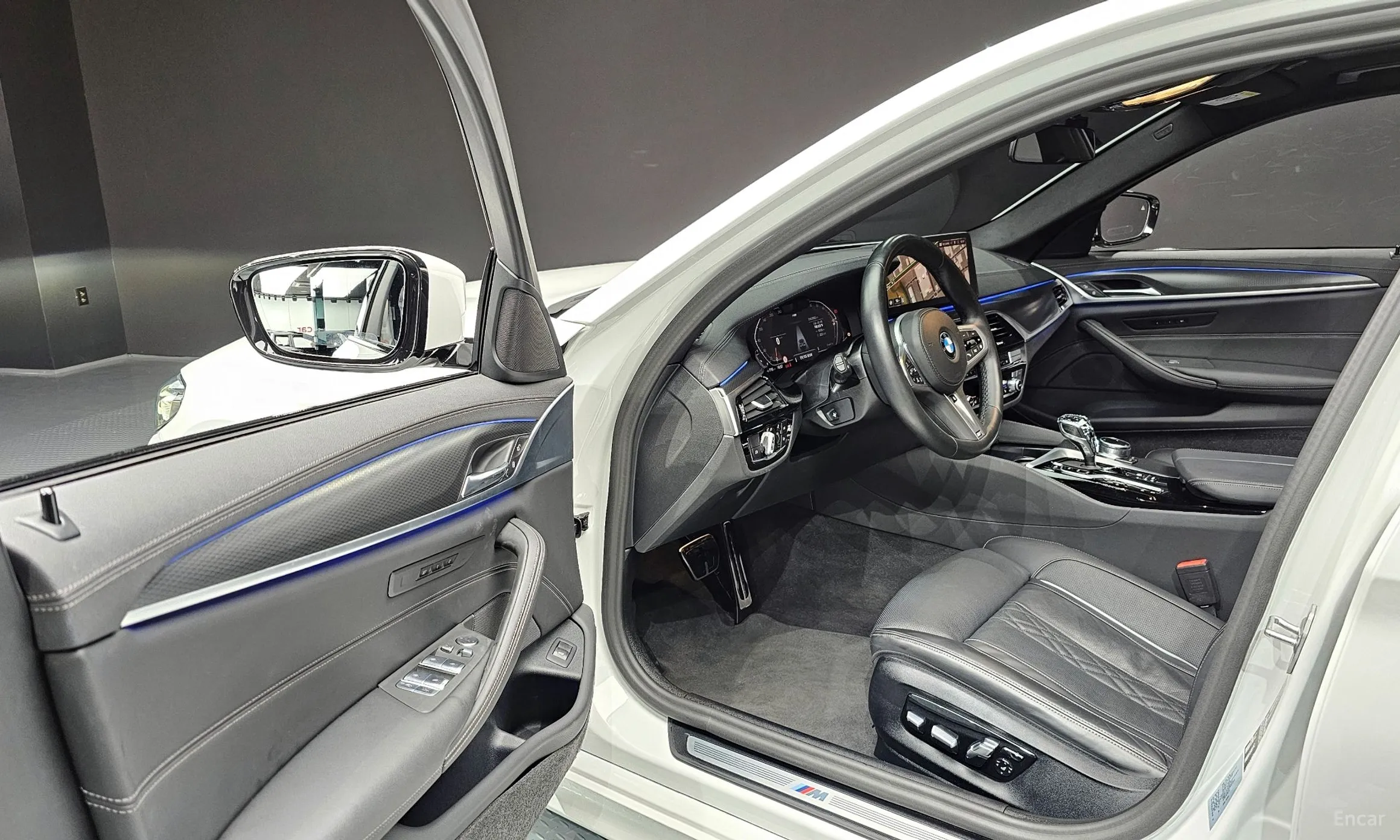 BMW 5 Series (G30) превью 11