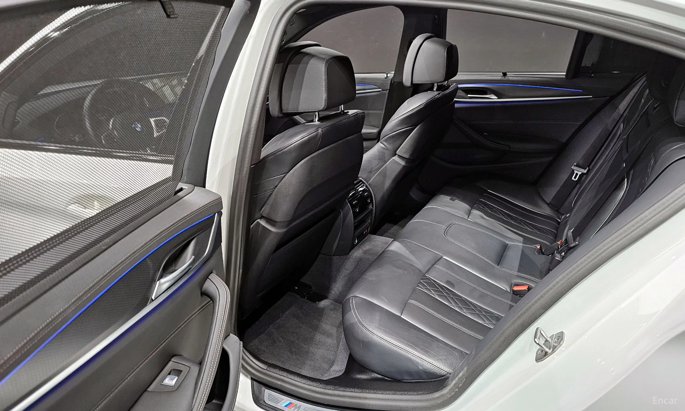 BMW 5 Series (G30) превью 12